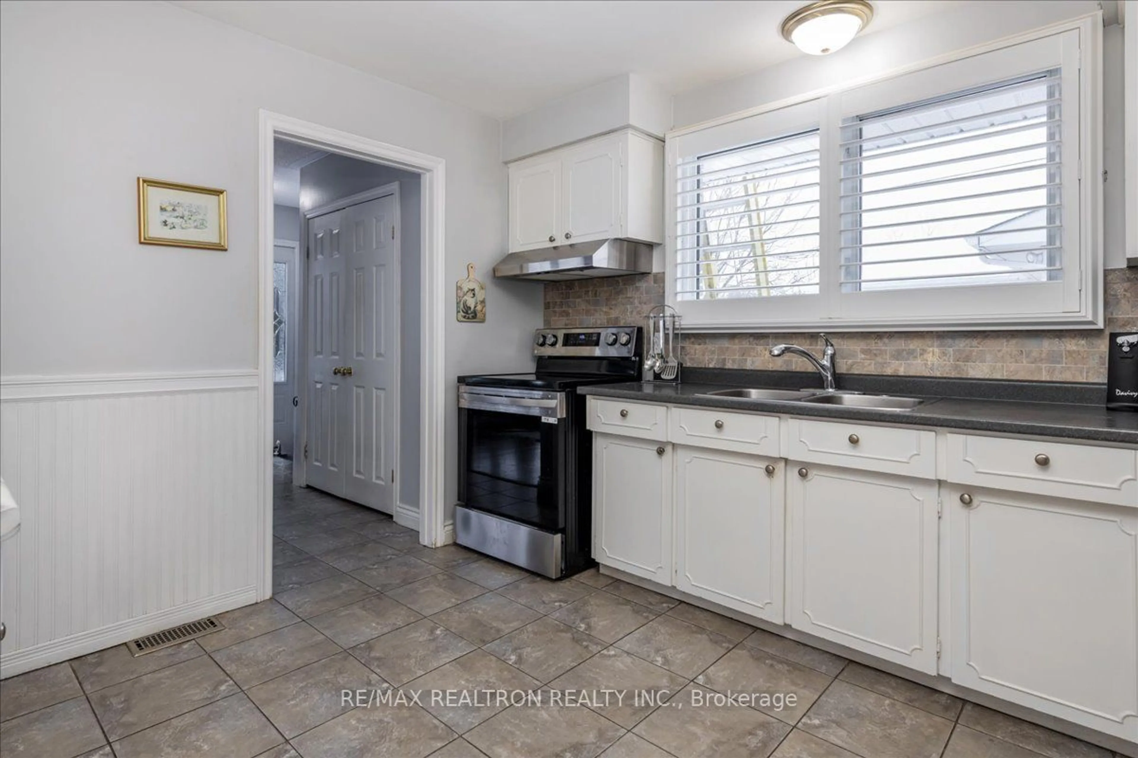 Standard kitchen, ceramic/tile floor for 309 Seventh St, Collingwood Ontario L9Y 2B2