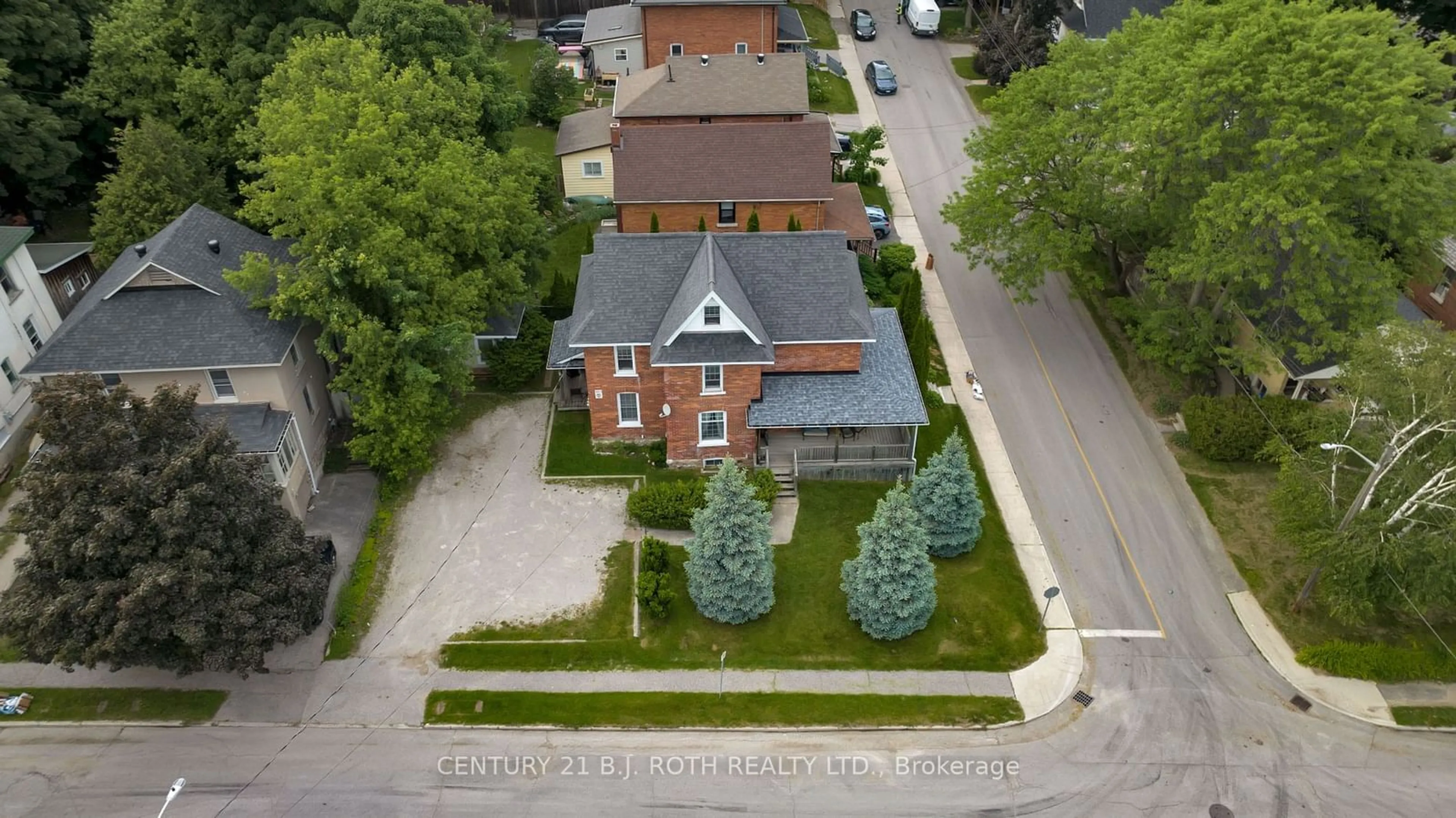 A pic from outside/outdoor area/front of a property/back of a property/a pic from drone, street for 165 Parkview Ave, Orillia Ontario L3V 4M4