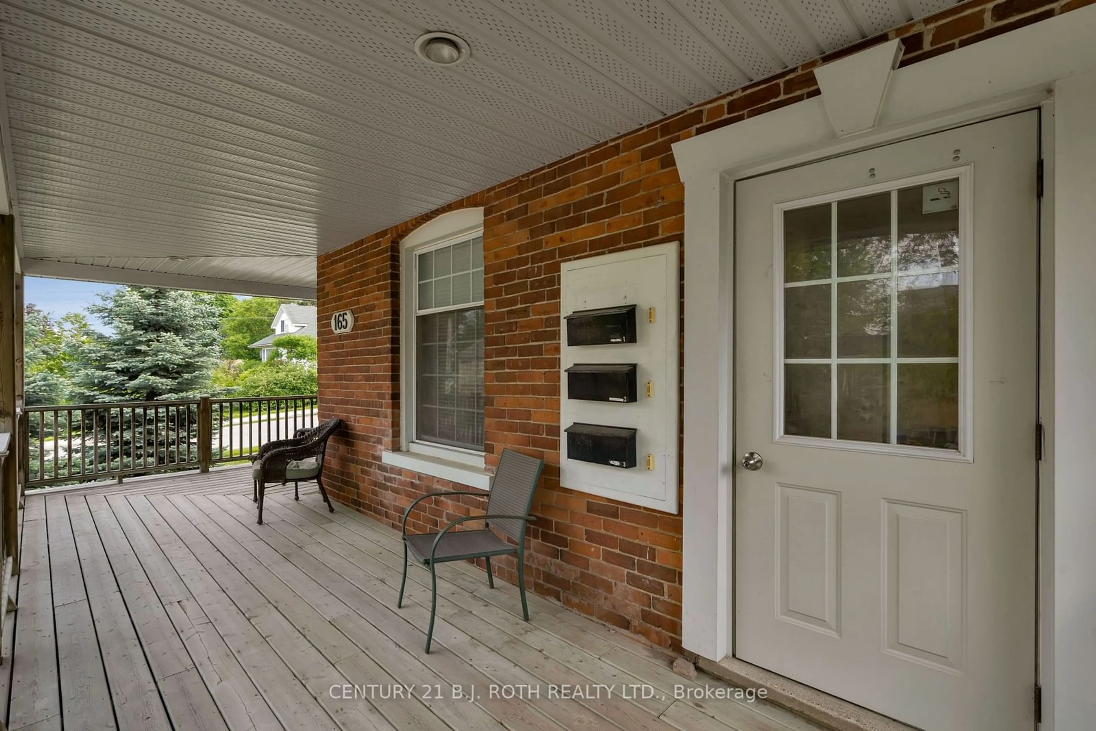 Indoor entryway for 165 Parkview Ave, Orillia Ontario L3V 4M4