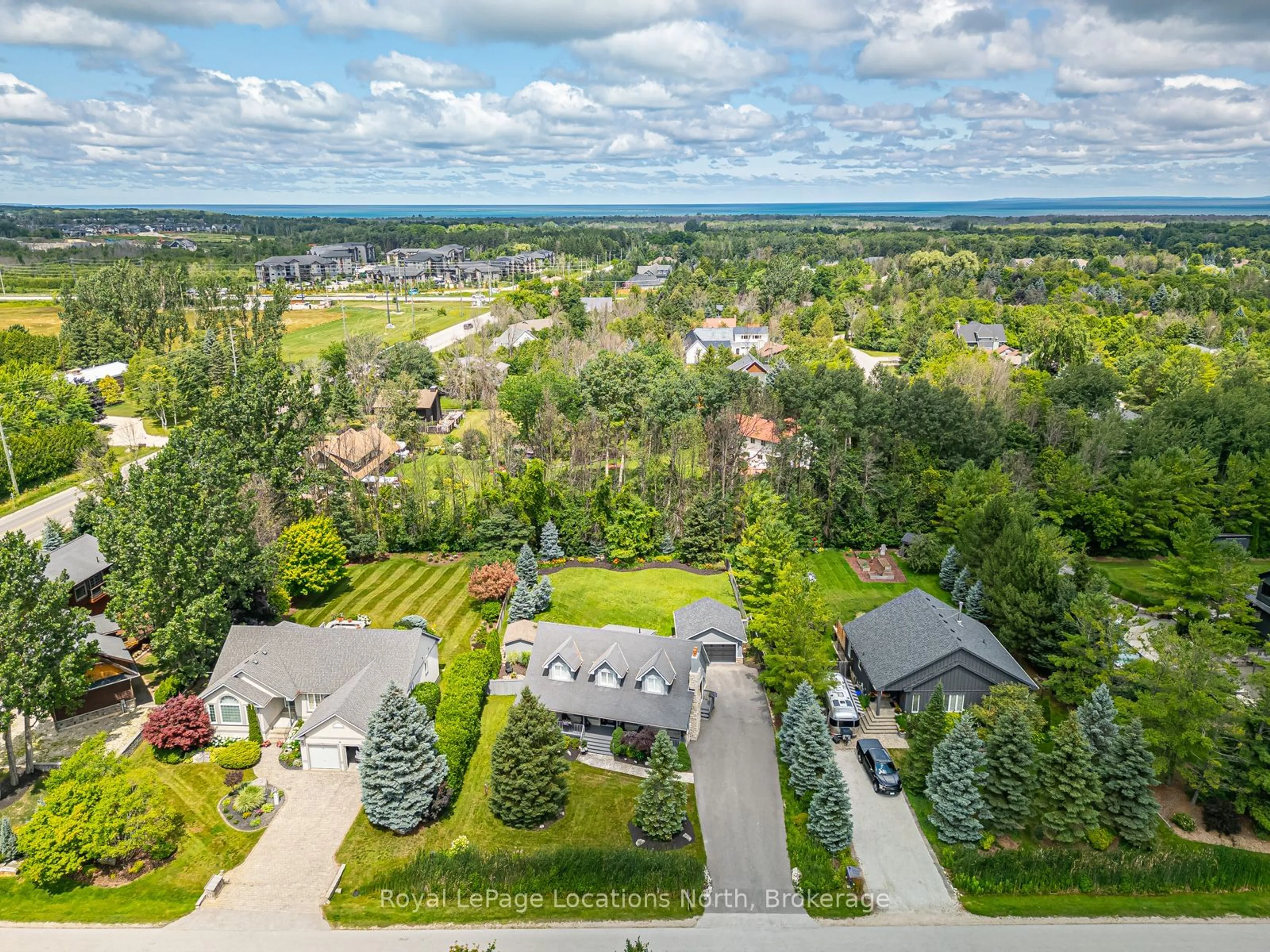 A pic from outside/outdoor area/front of a property/back of a property/a pic from drone, unknown for 17 TRAILS End, Collingwood Ontario L9Y 5B1