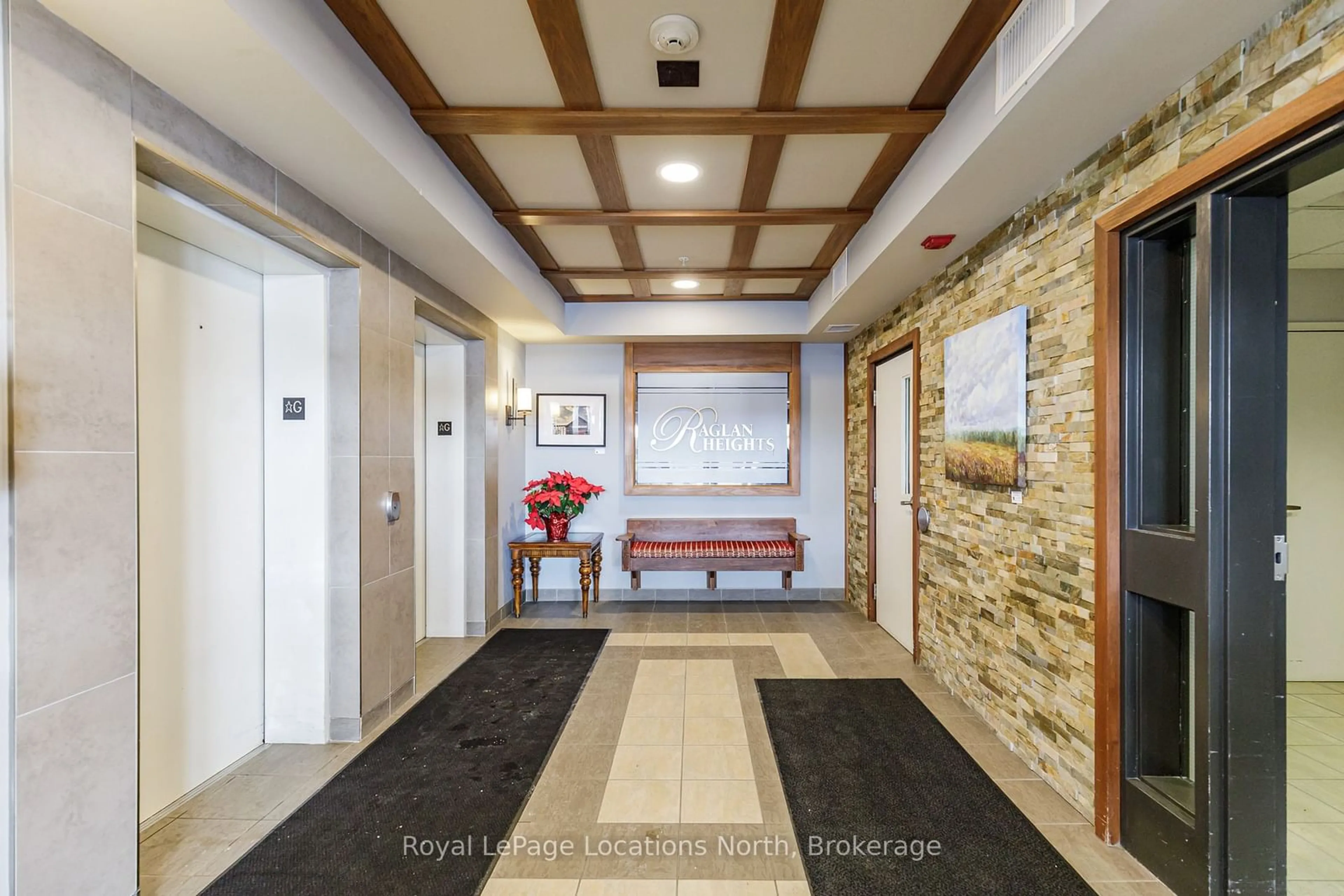 Indoor foyer for 91 Raglan St #417, Collingwood Ontario L9Y 0B2