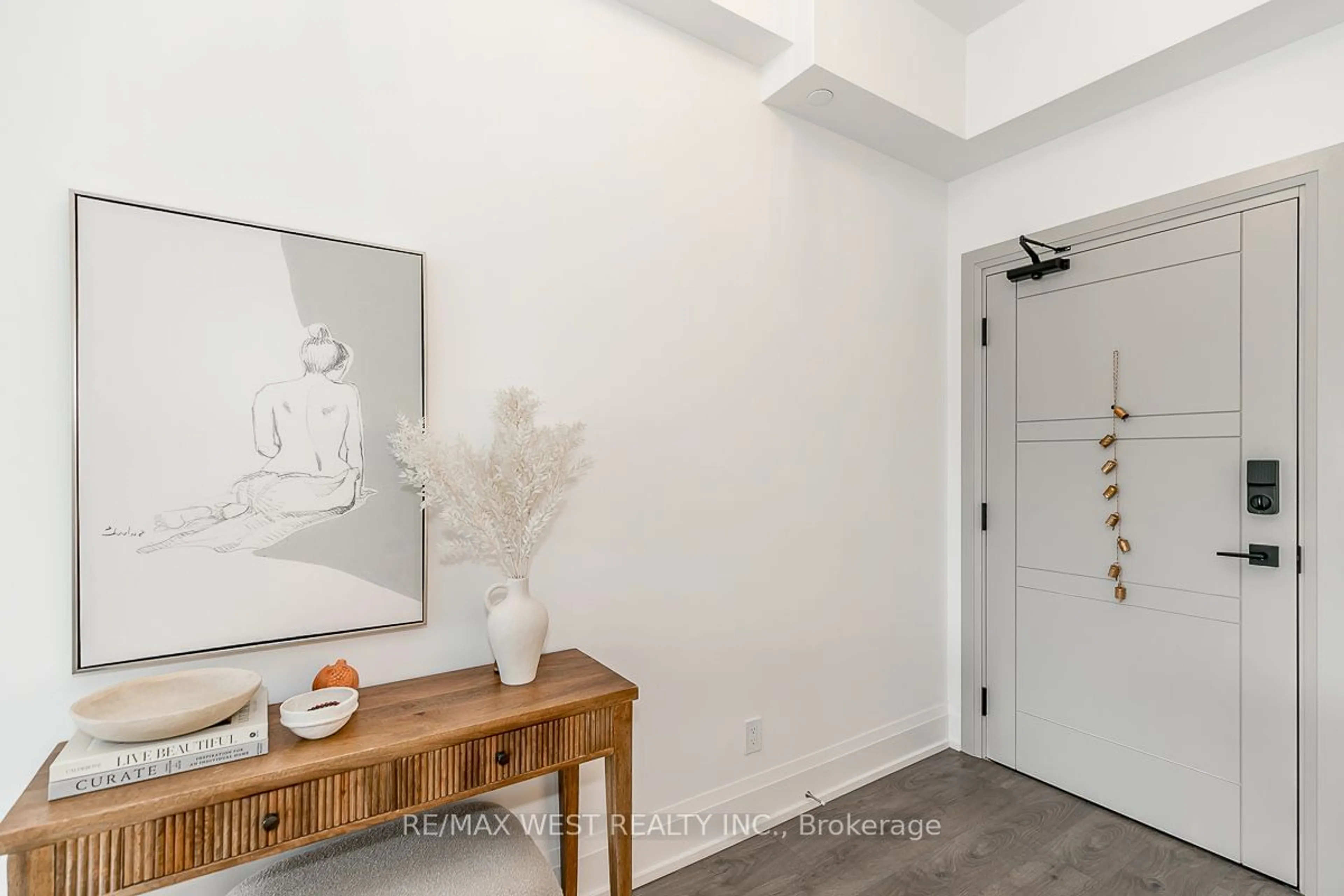 Indoor entryway for 1 Hume St #212, Collingwood Ontario L9Y 0X3