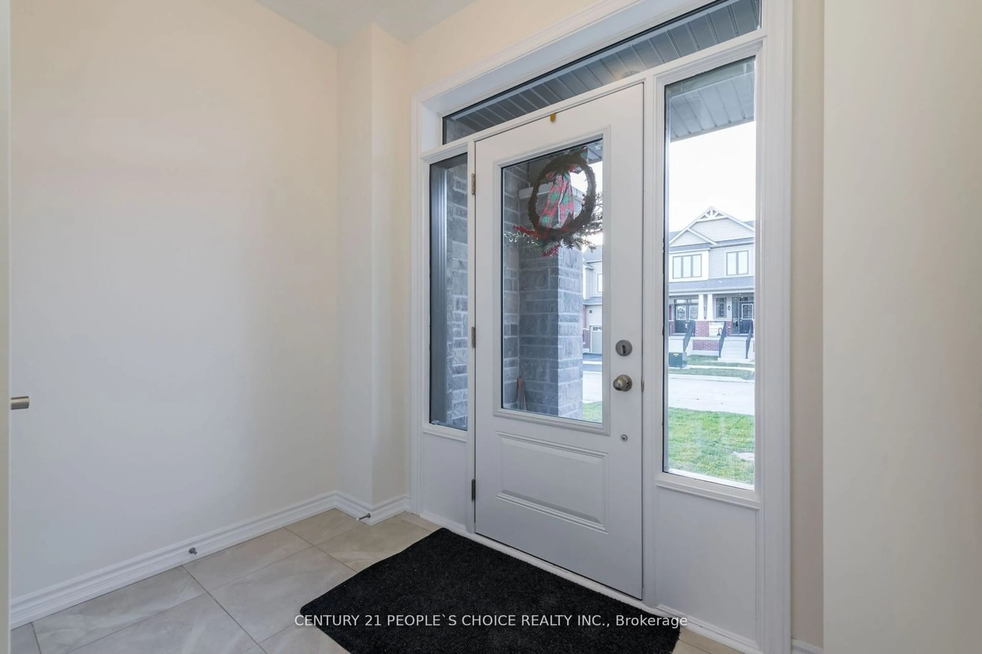 Indoor entryway for 6 Prudhoe Terr, Barrie Ontario L9S 2Z8