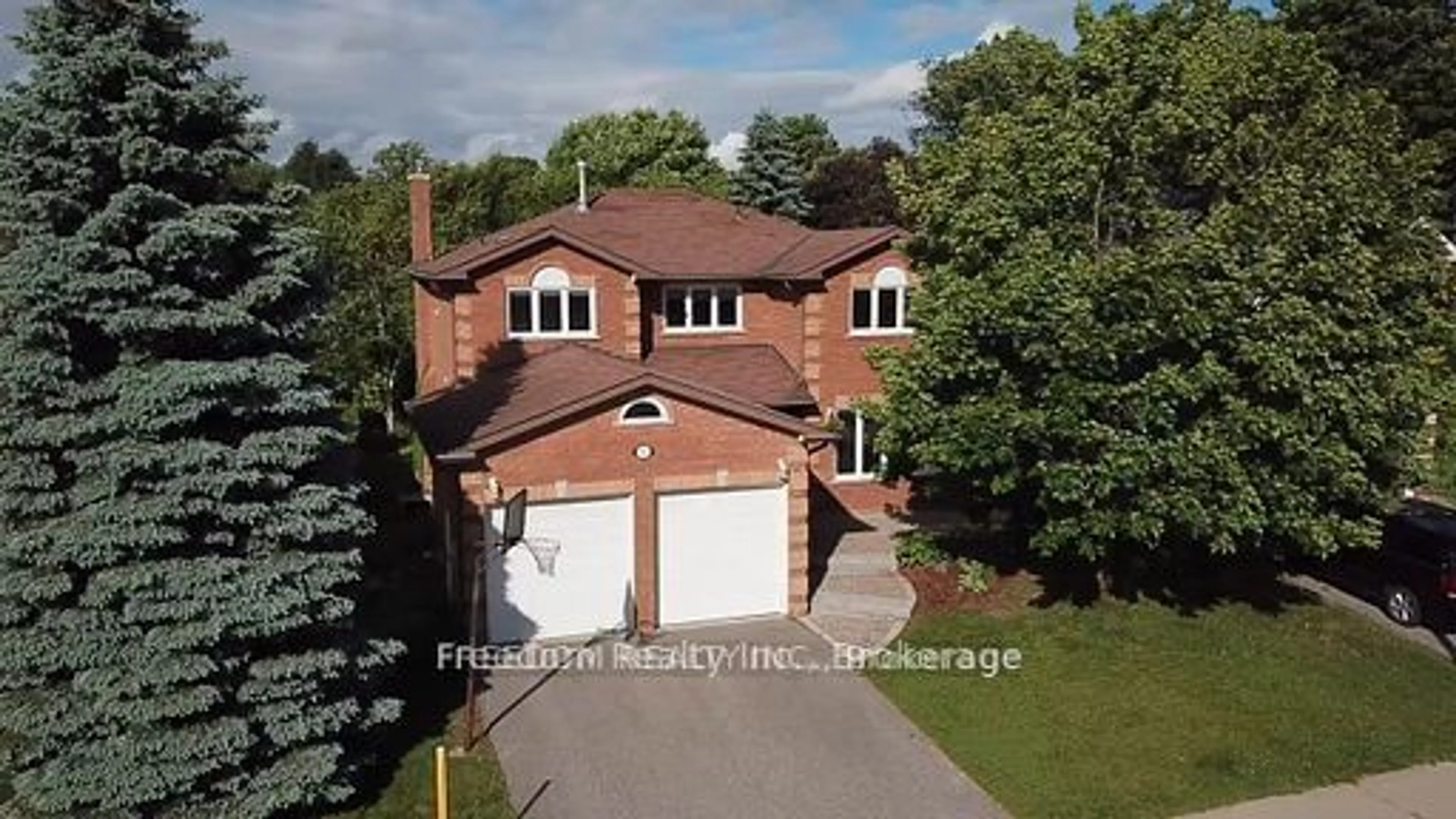 A pic from outside/outdoor area/front of a property/back of a property/a pic from drone, street for 94 Lewis Dr, Orillia Ontario L3V 7R8