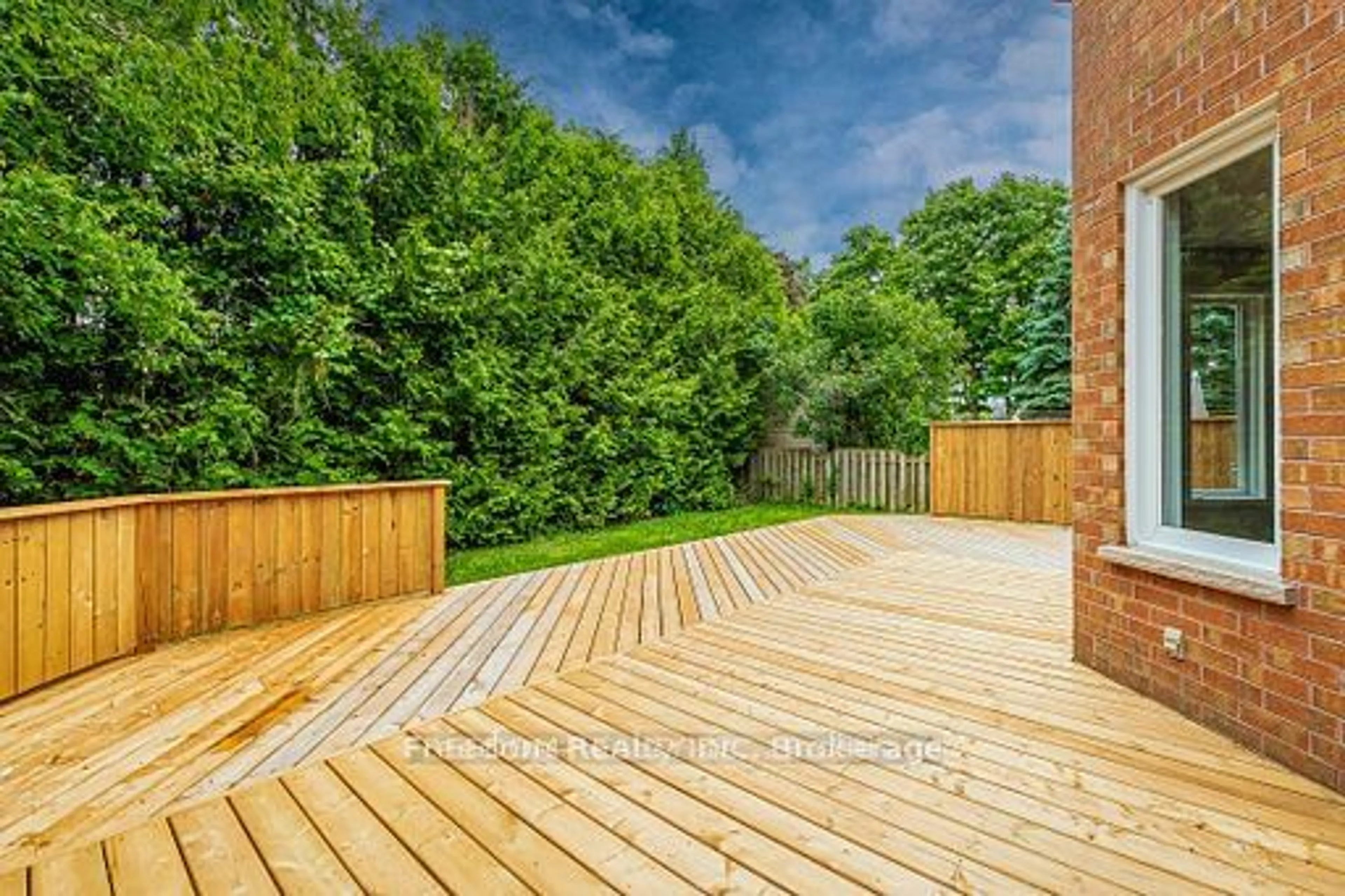 Patio, forest/trees view for 94 Lewis Dr, Orillia Ontario L3V 7R8