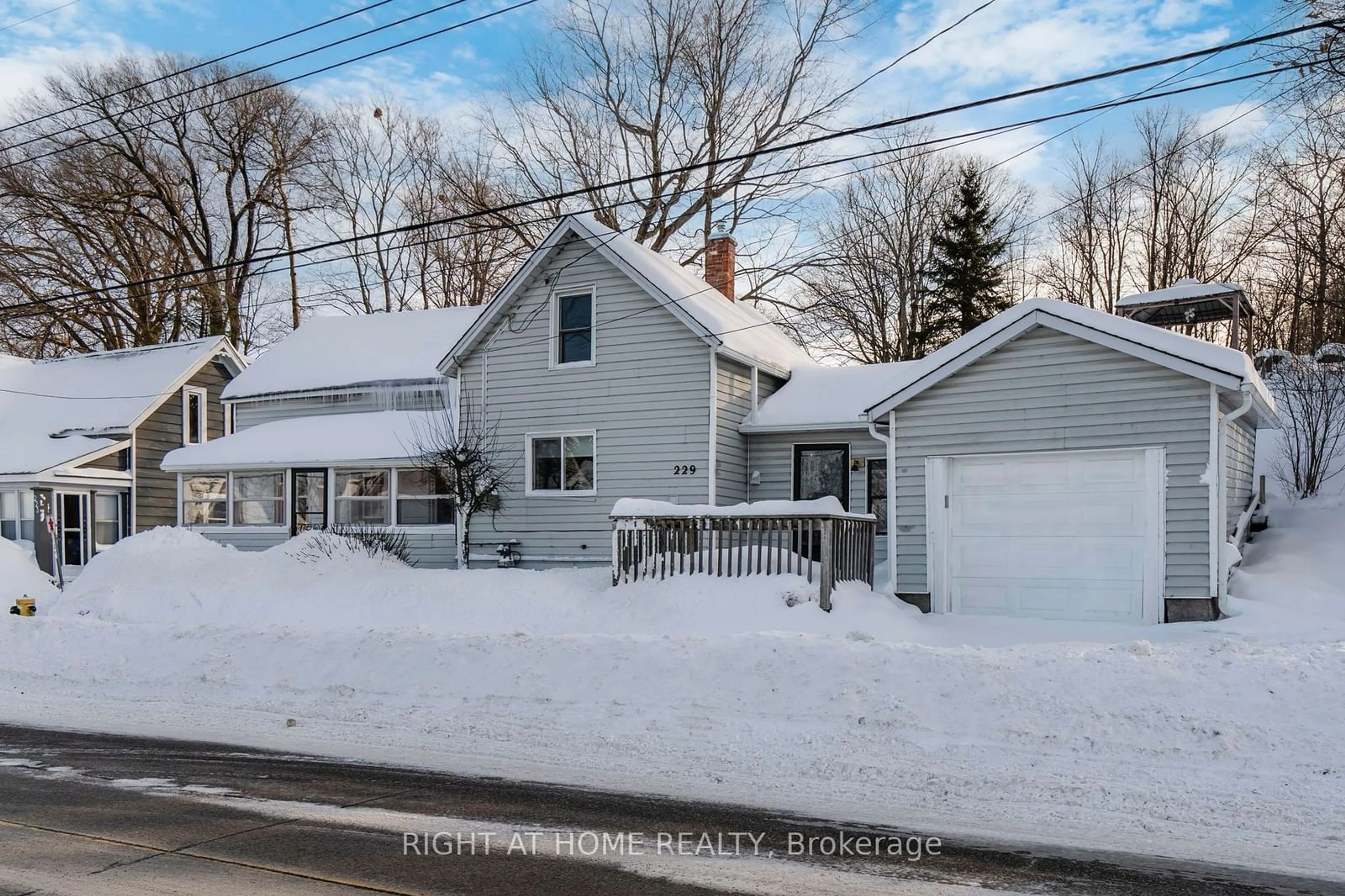 A pic from outside/outdoor area/front of a property/back of a property/a pic from drone, street for 229 William St, Tay Ontario L0K 2A0