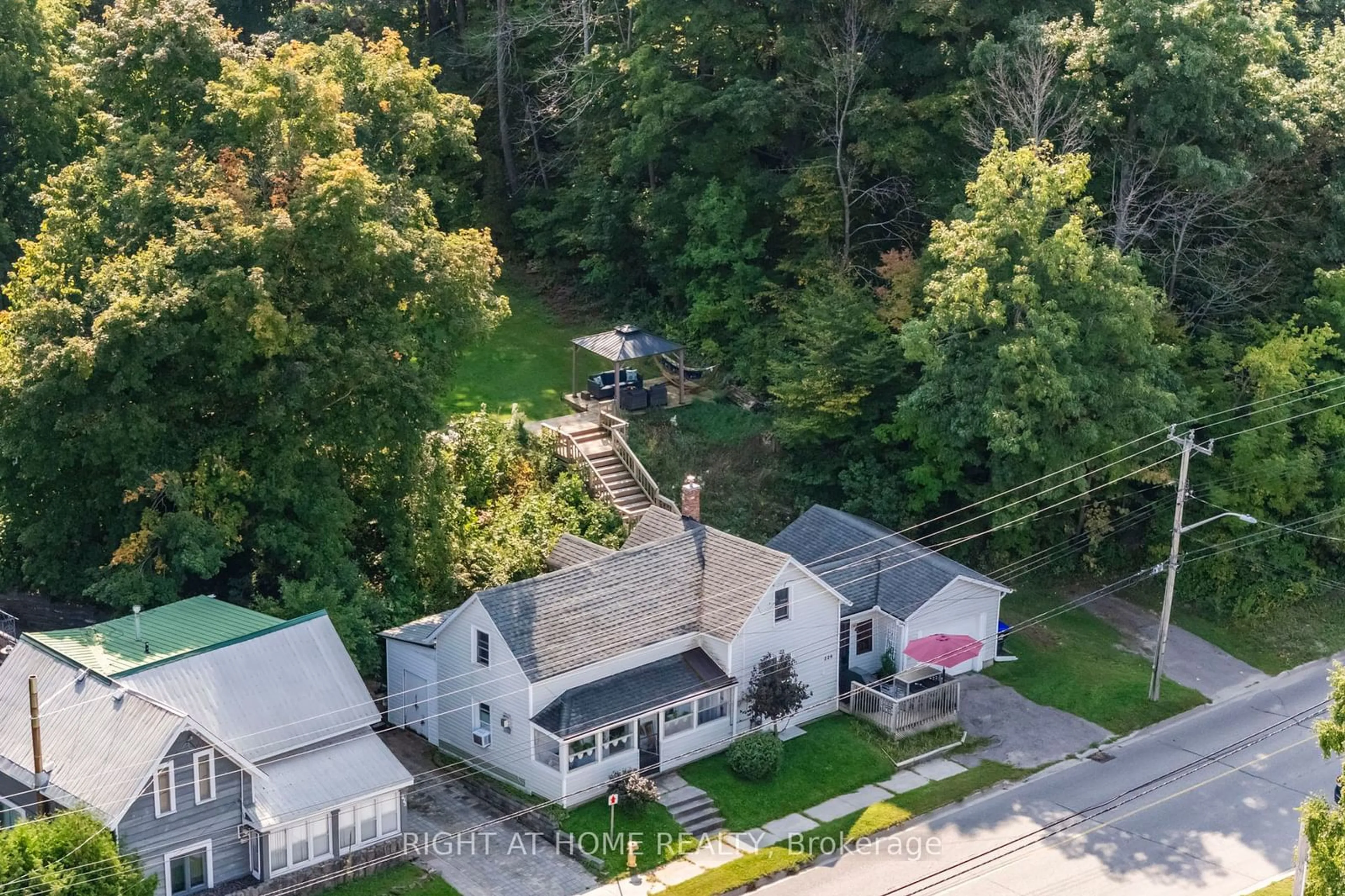 A pic from outside/outdoor area/front of a property/back of a property/a pic from drone, street for 229 William St, Tay Ontario L0K 2A0