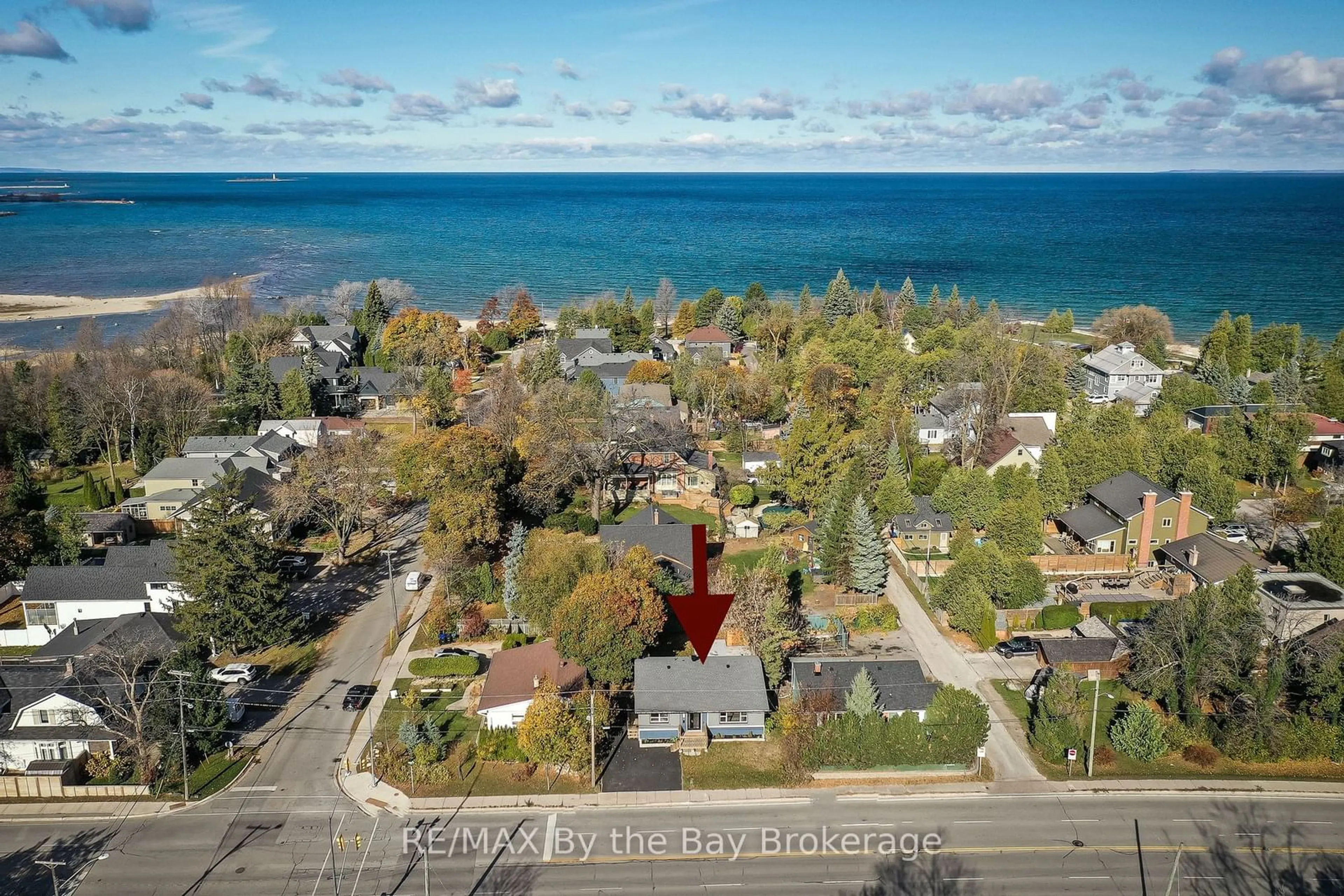 A pic from outside/outdoor area/front of a property/back of a property/a pic from drone, water/lake/river/ocean view for 85 Huron St, Collingwood Ontario L9Y 1C7