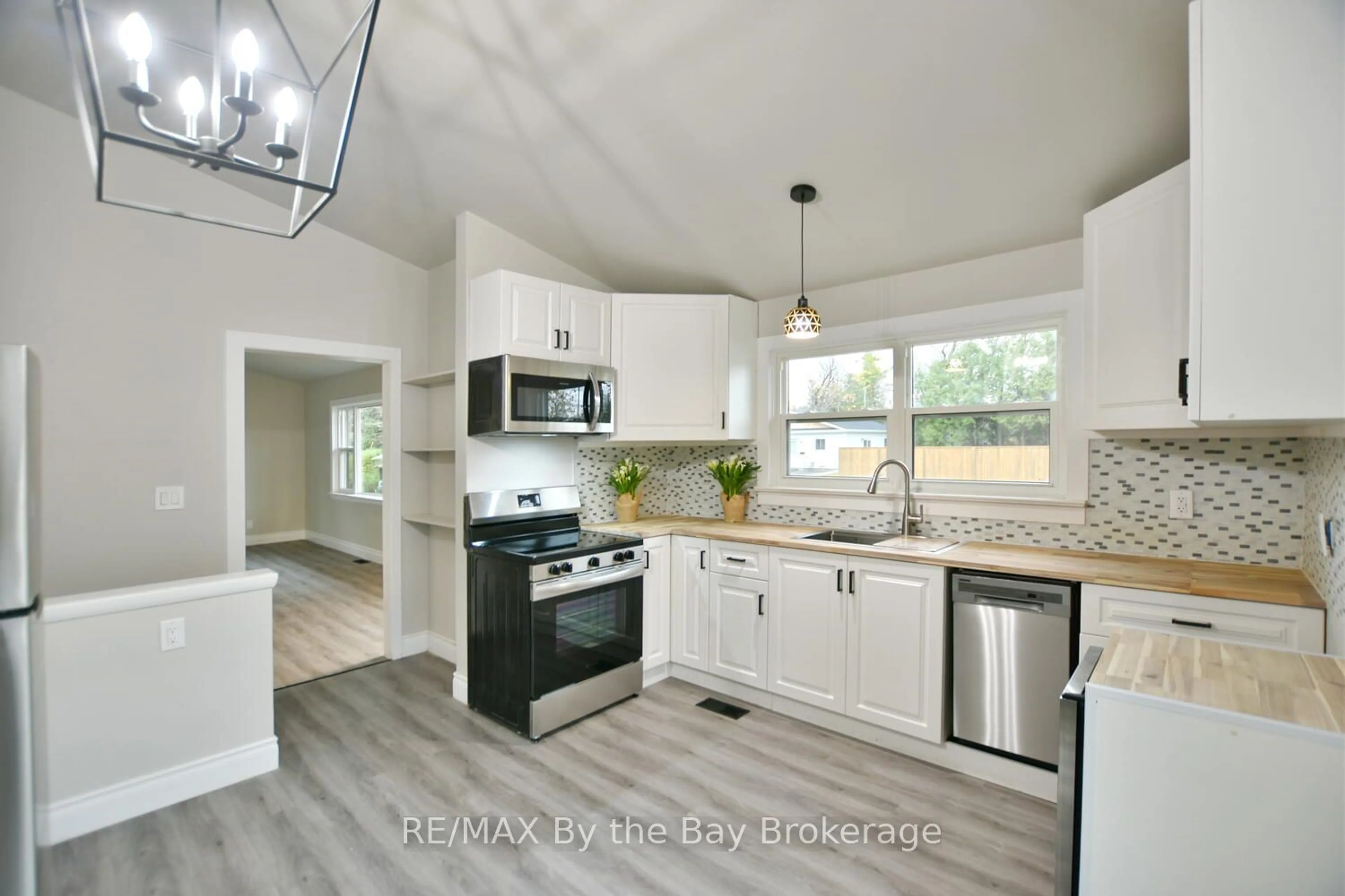 Open concept kitchen, unknown for 85 Huron St, Collingwood Ontario L9Y 1C7