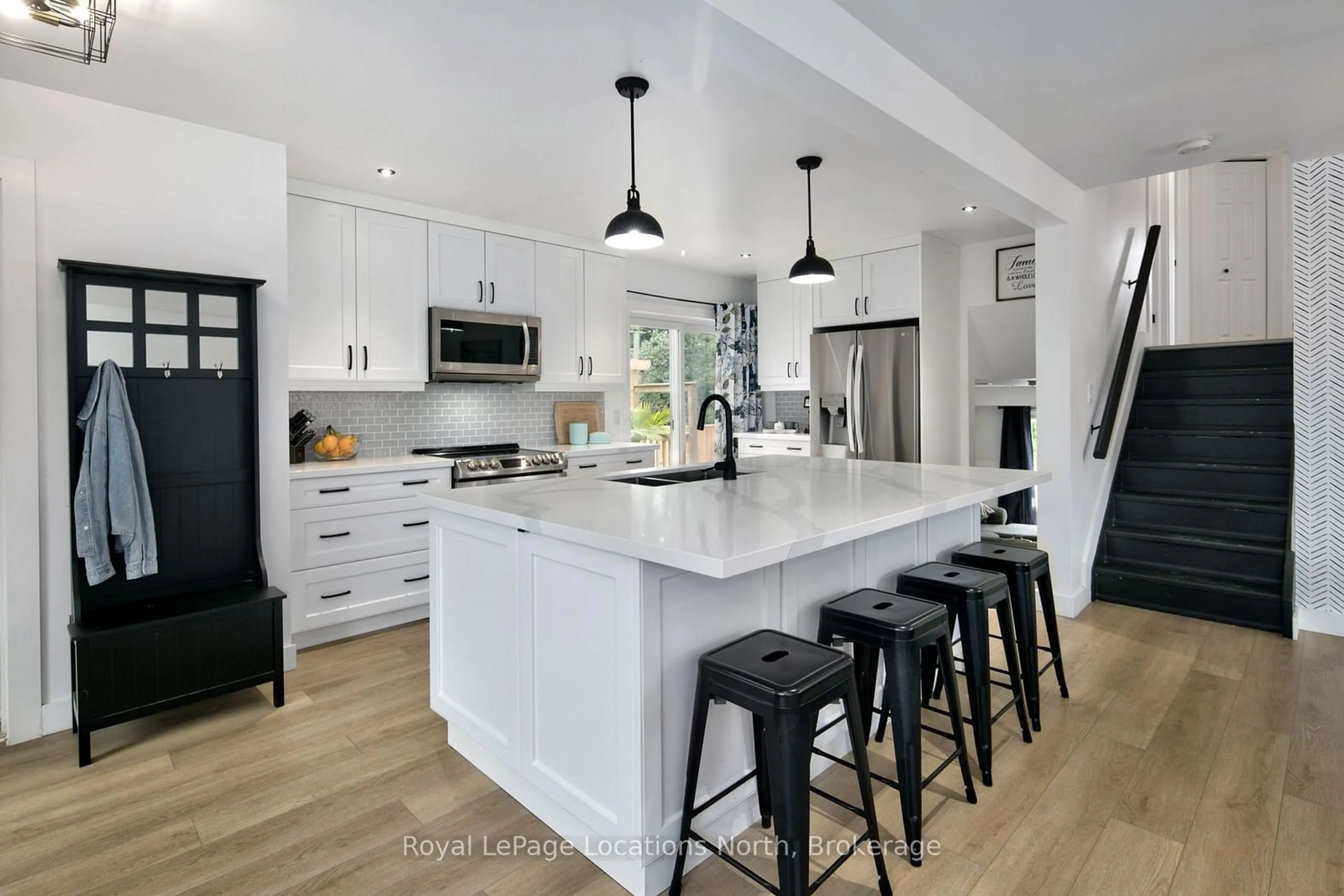 Contemporary kitchen, unknown for 4 Dillon Dr, Collingwood Ontario L9Y 4S3