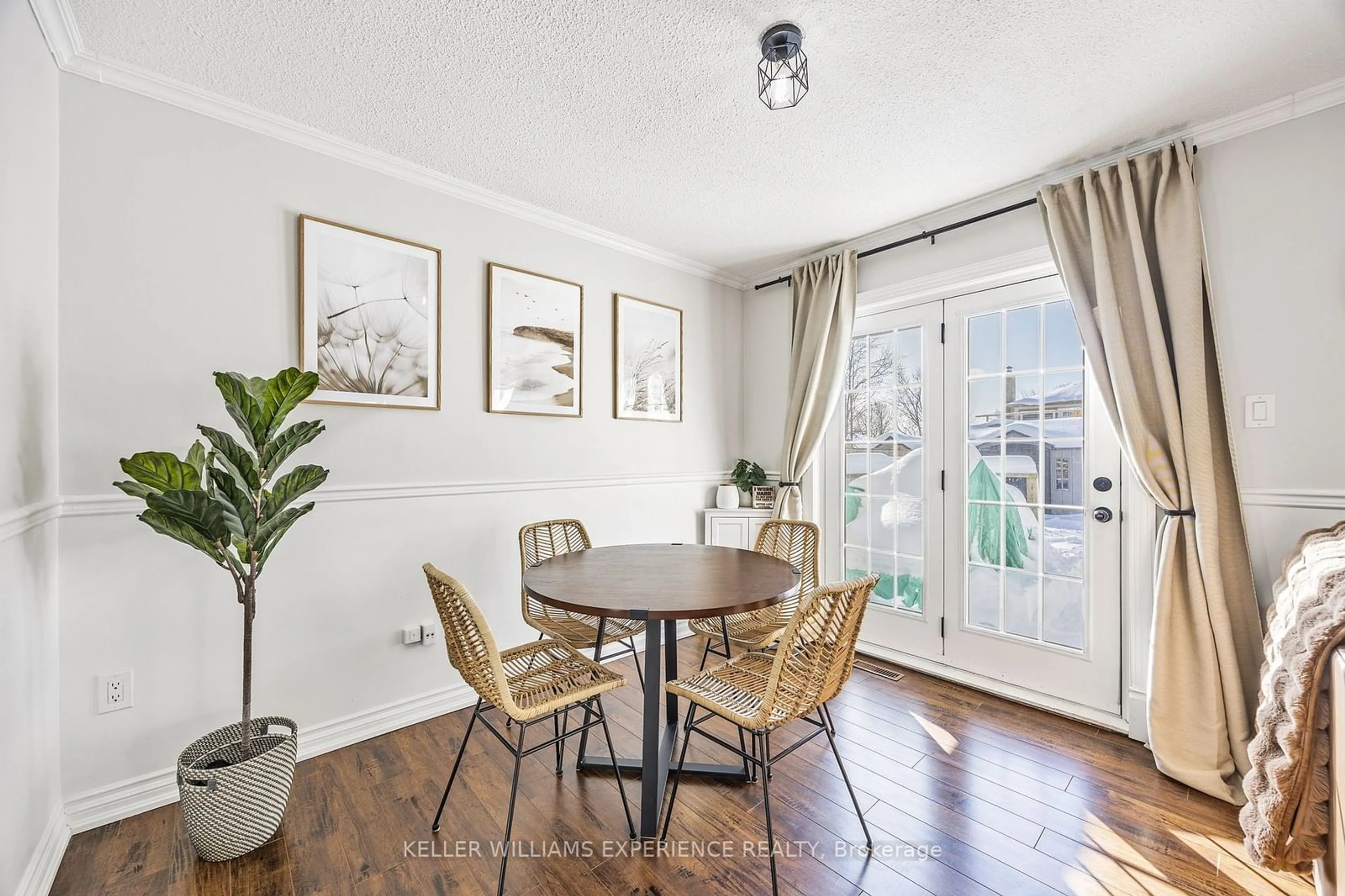 Dining room, wood/laminate floor for 24 Shaw Cres, Barrie Ontario L4N 4Z2