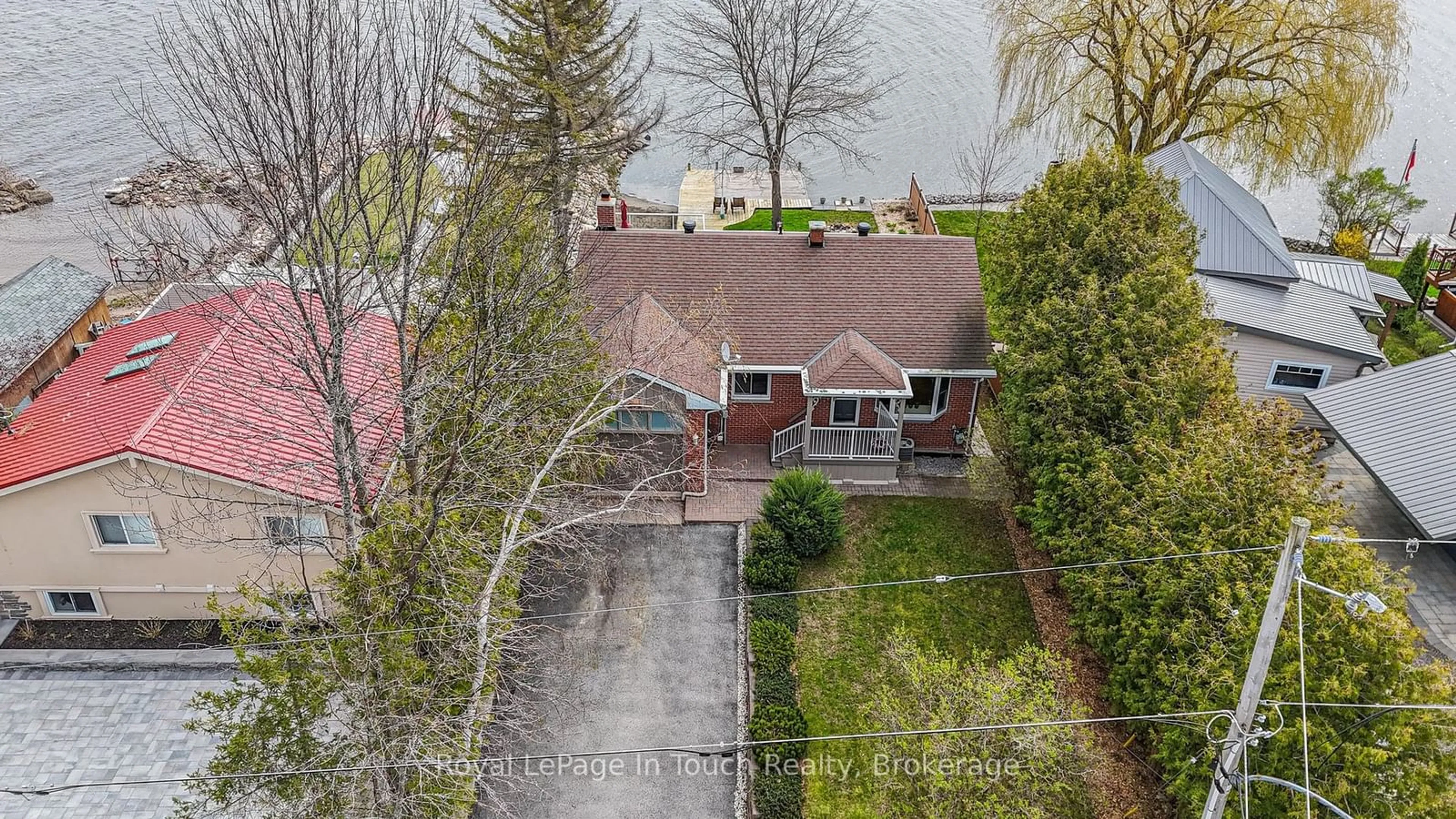 A pic from outside/outdoor area/front of a property/back of a property/a pic from drone, street for 278 Robins Point Rd, Tay Ontario L0K 2A0