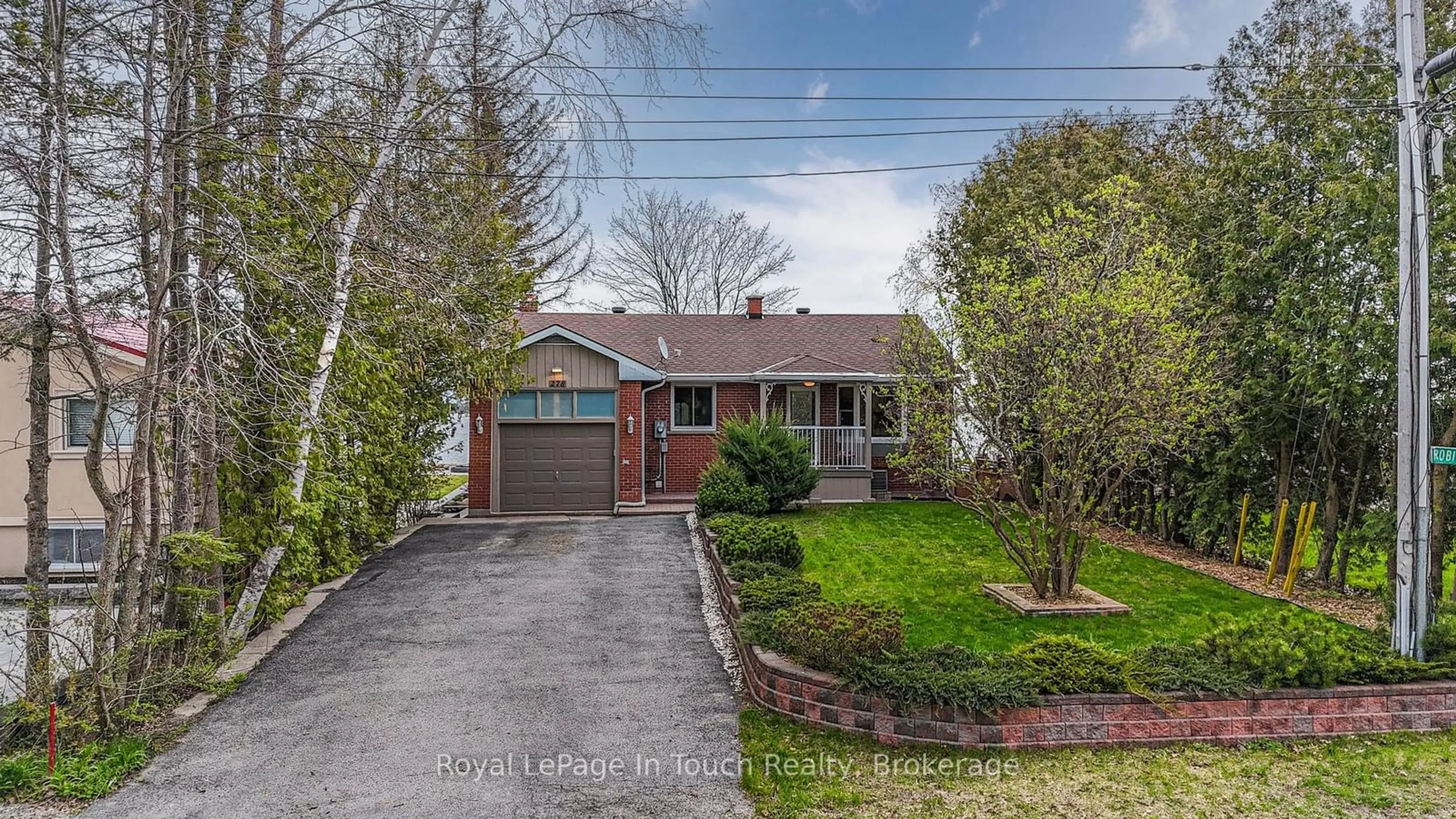 A pic from outside/outdoor area/front of a property/back of a property/a pic from drone, street for 278 Robins Point Rd, Tay Ontario L0K 2A0