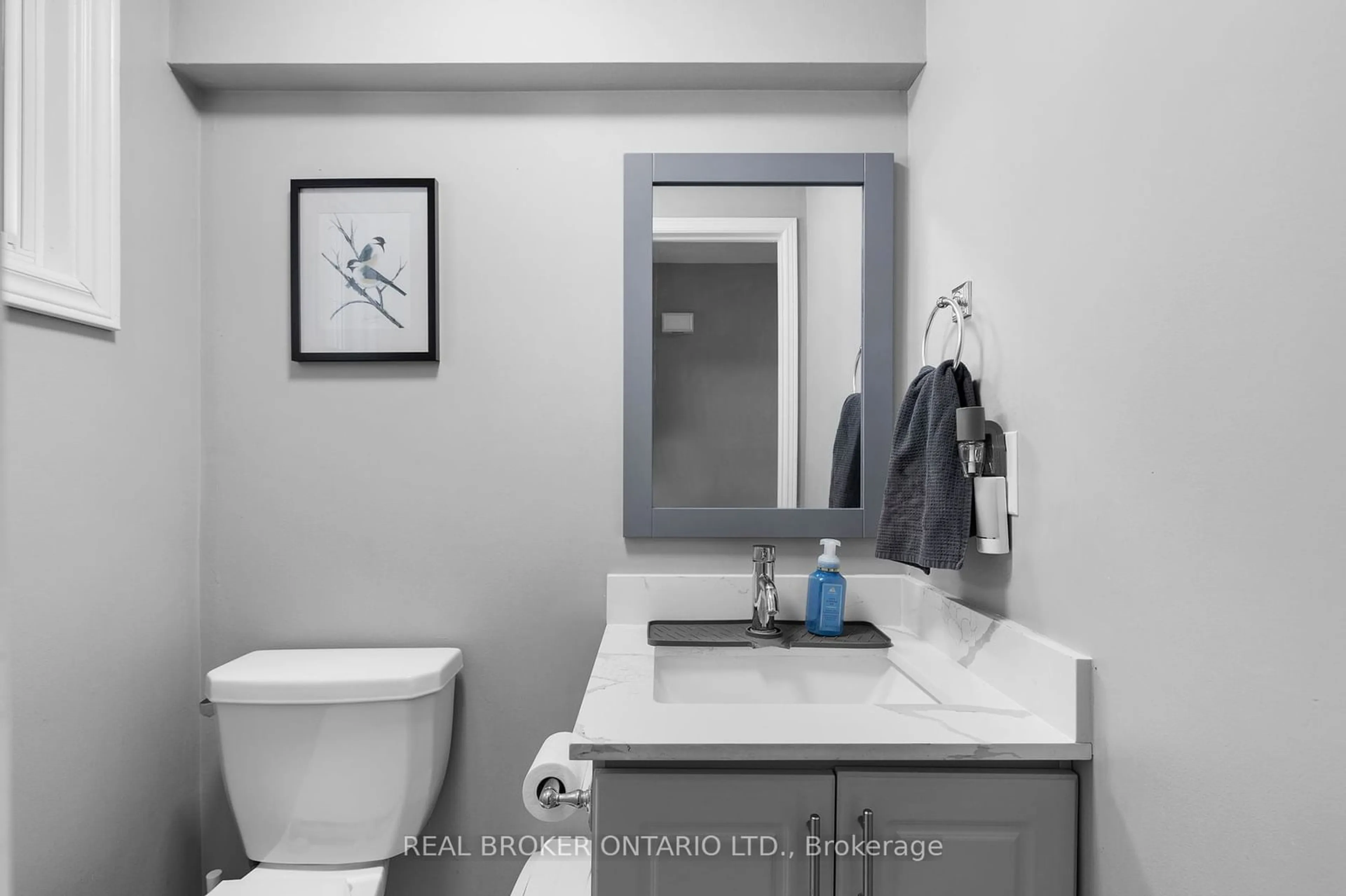 Standard bathroom, ceramic/tile floor for 50 Maitland Dr, Barrie Ontario L4M 5V7