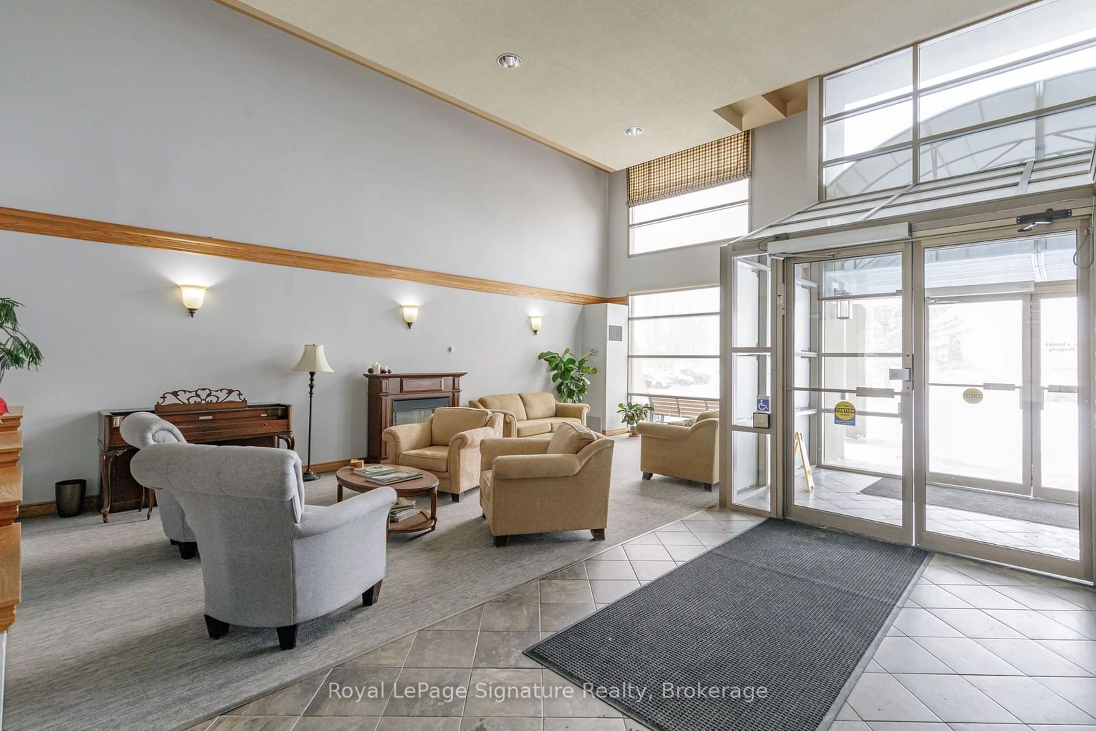 Lobby for 172 Eighth St #608, Collingwood Ontario L9Y 4T2