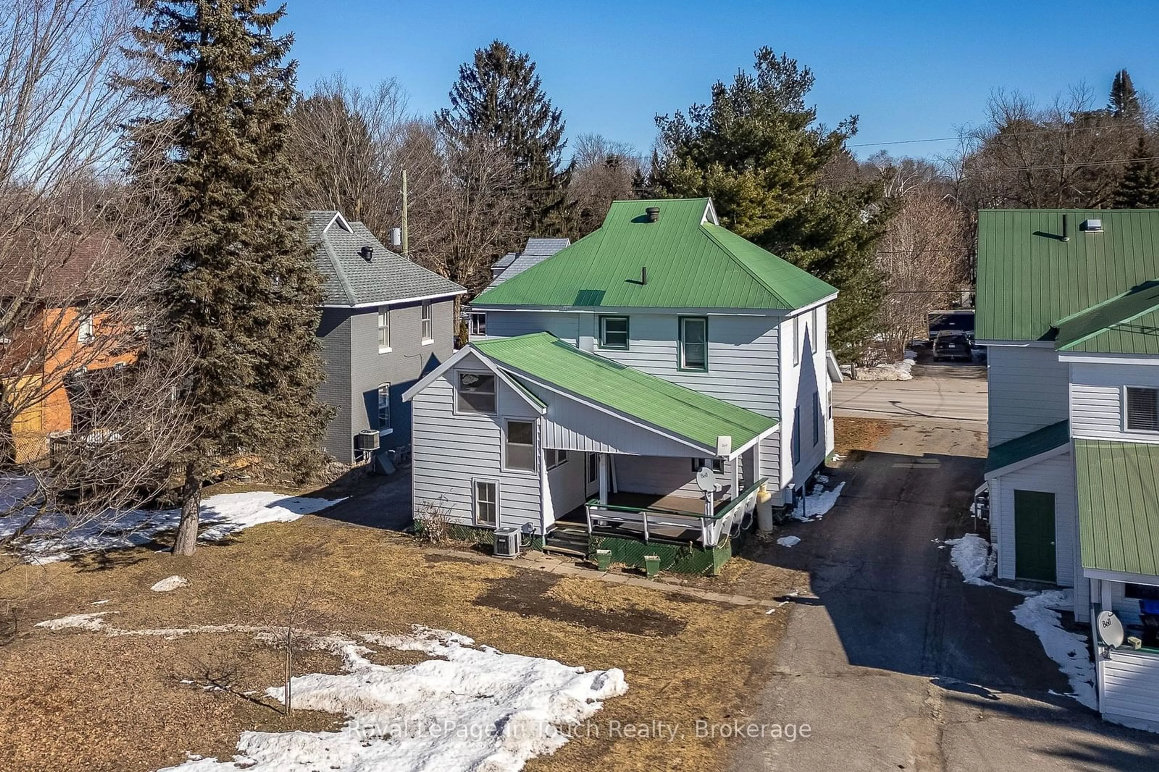 A pic from outside/outdoor area/front of a property/back of a property/a pic from drone, building for 30 MARIA St, Penetanguishene Ontario L9M 1L5