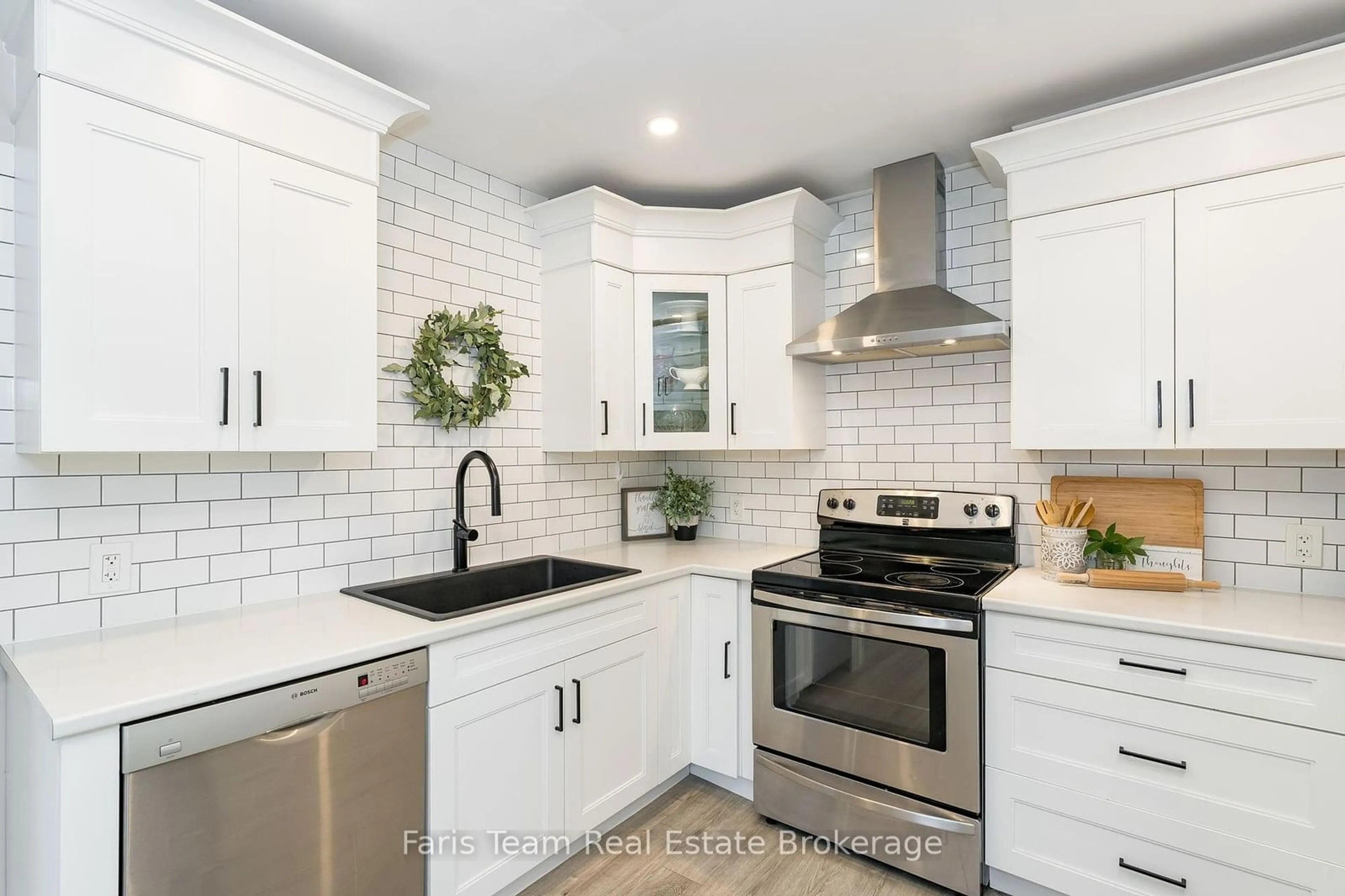 Contemporary kitchen, ceramic/tile floor for 131 Rodney St, Collingwood Ontario L9Y 1E2