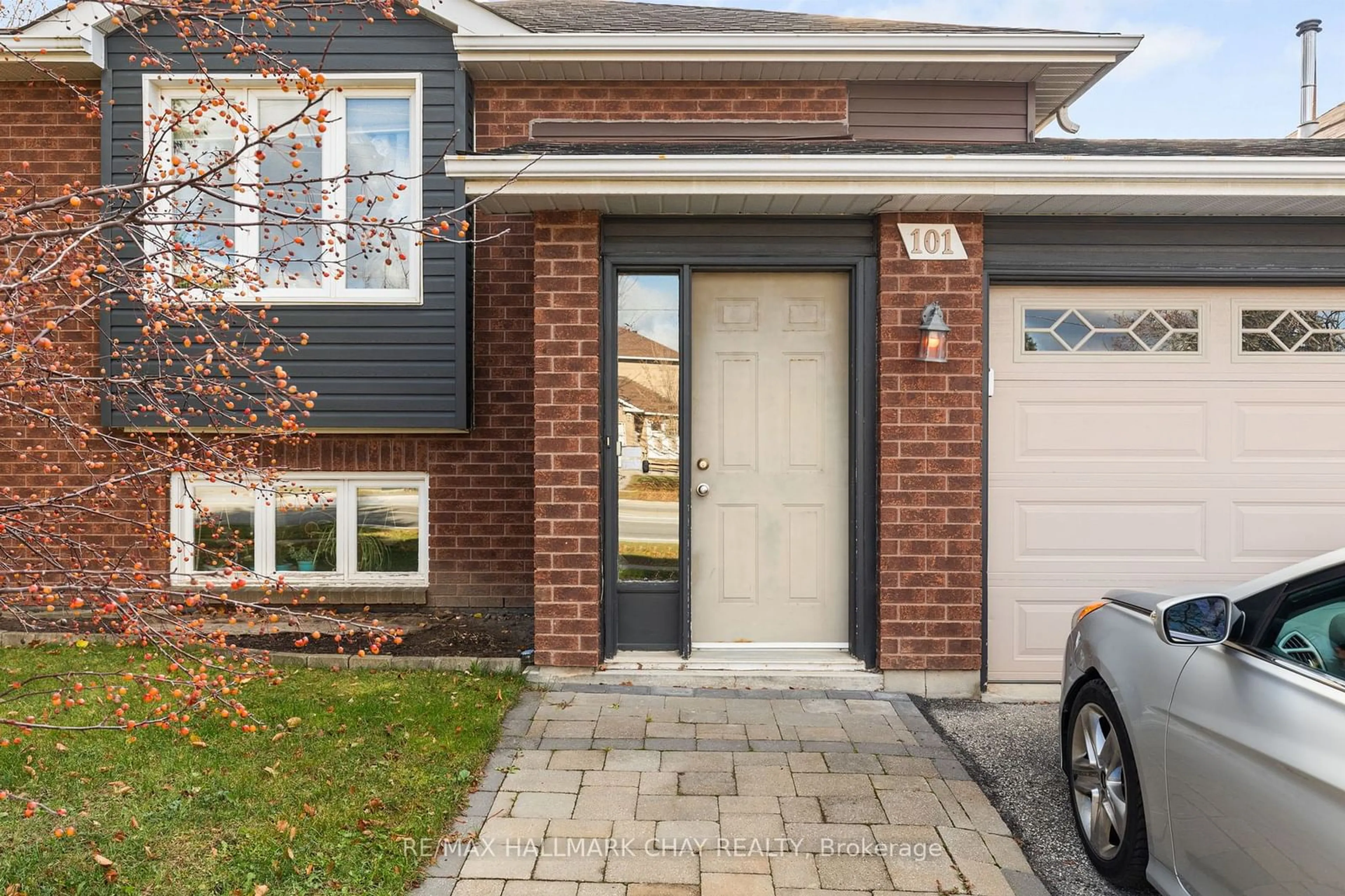 Home with brick exterior material, street for 101 Livingstone St, Barrie Ontario L4N 7J4