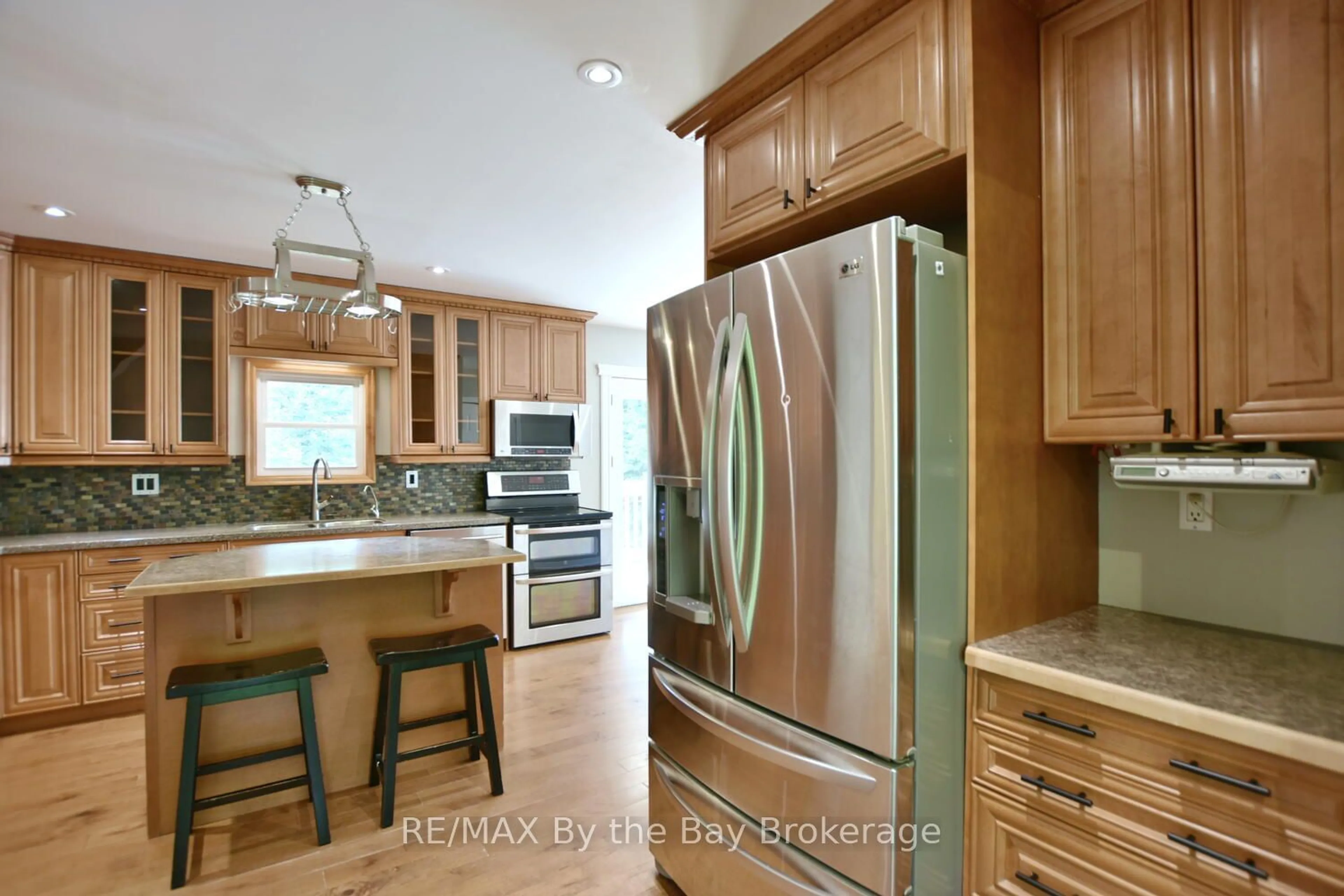 Open concept kitchen, unknown for 104 KNOX Rd, Wasaga Beach Ontario L9Z 2T5