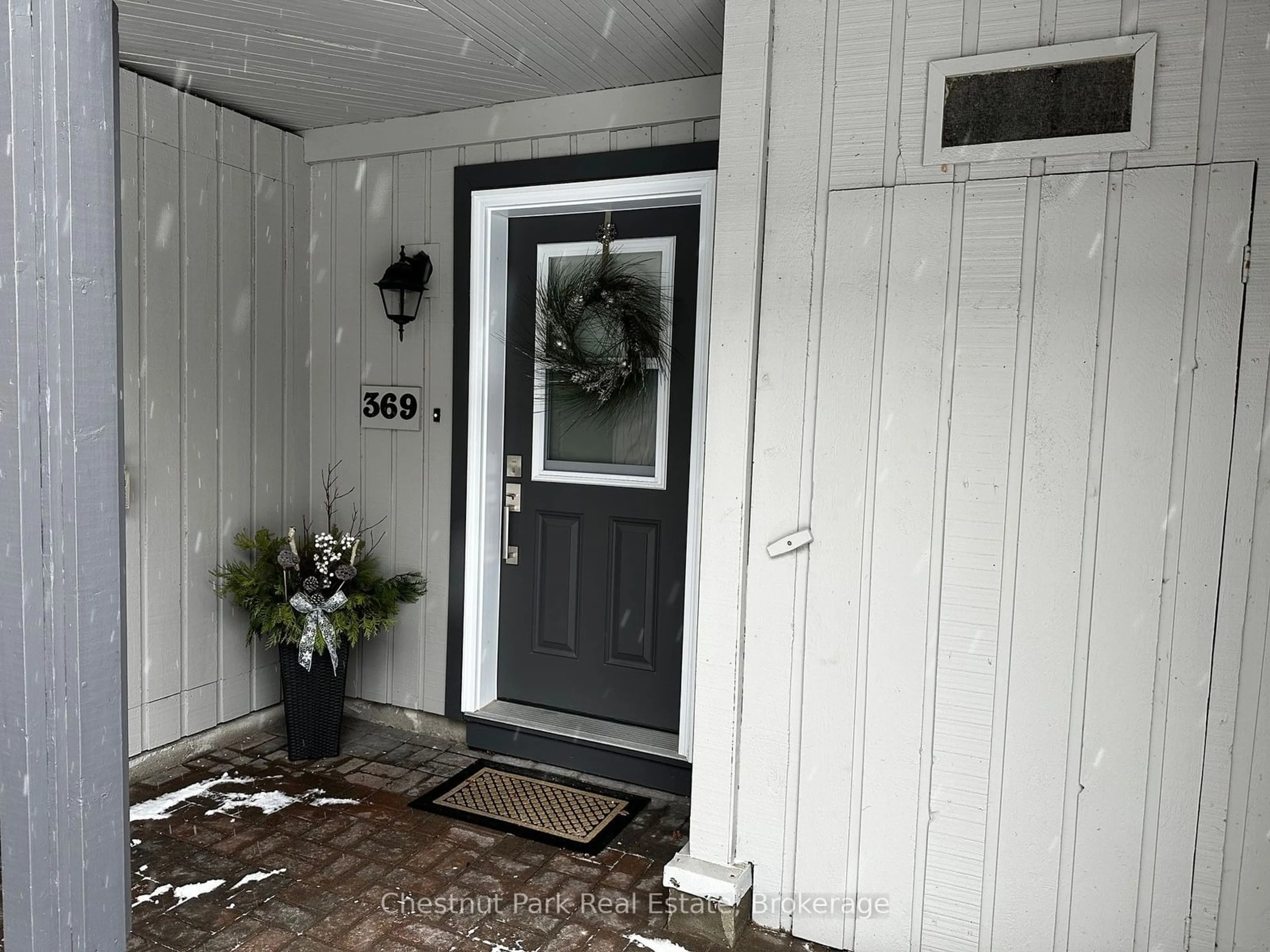 Indoor entryway for 369 Mariners Way, Collingwood Ontario L9Y 5C7