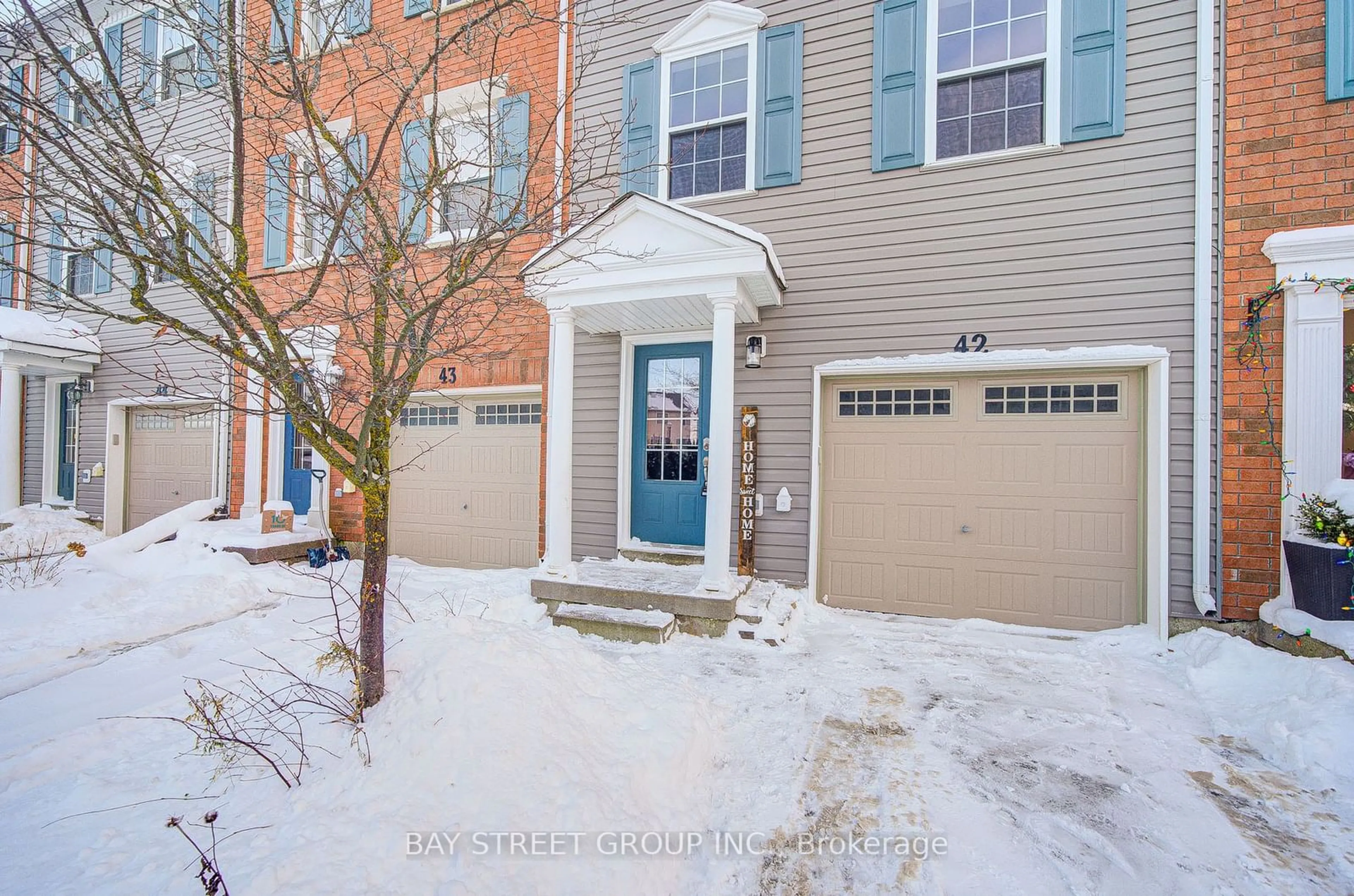 Indoor entryway for 91 Coughlin Rd #42, Barrie Ontario L4N 0L6