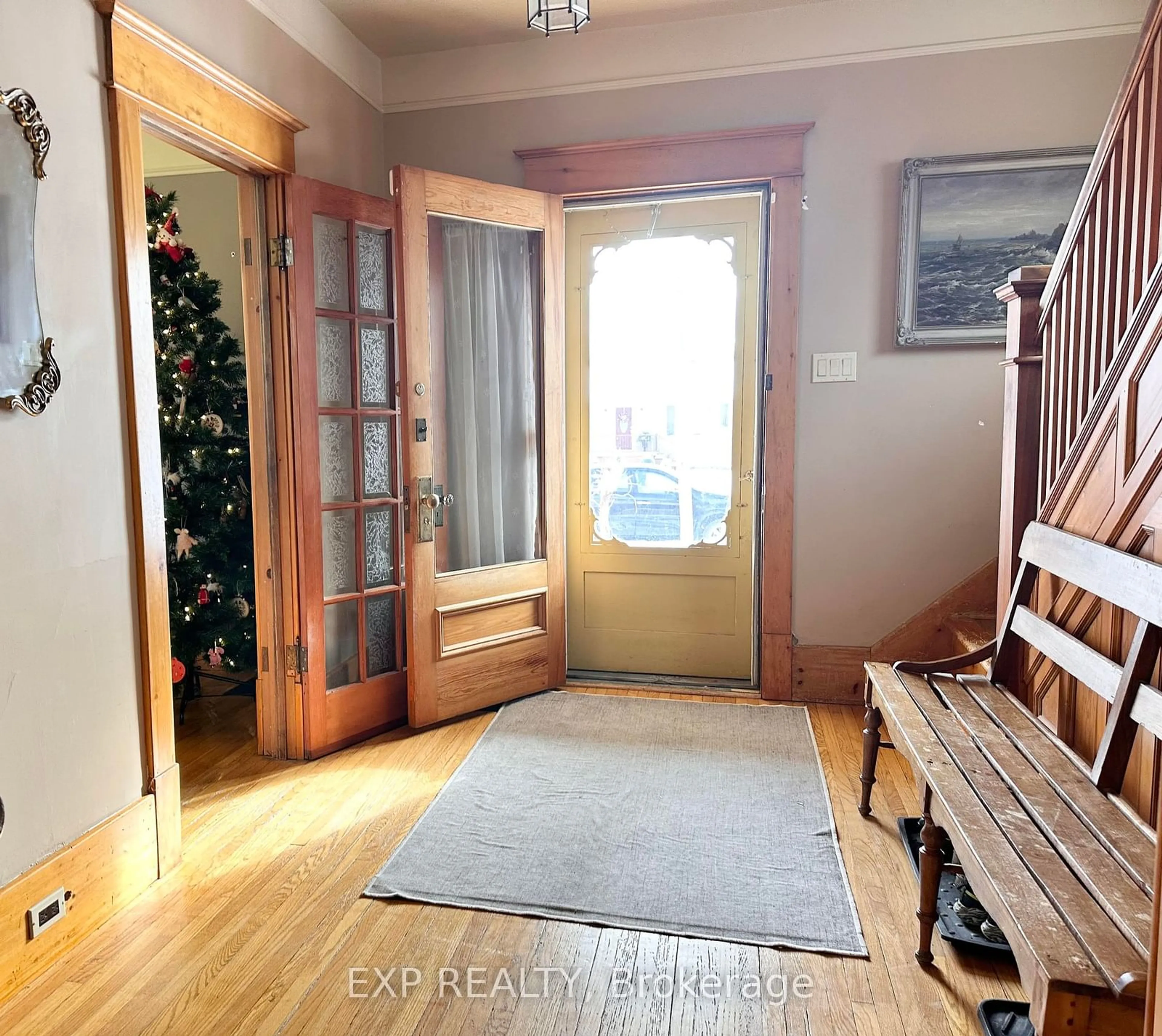 Indoor entryway for 12 Elizabeth St, Clearview Ontario L0M 1G0