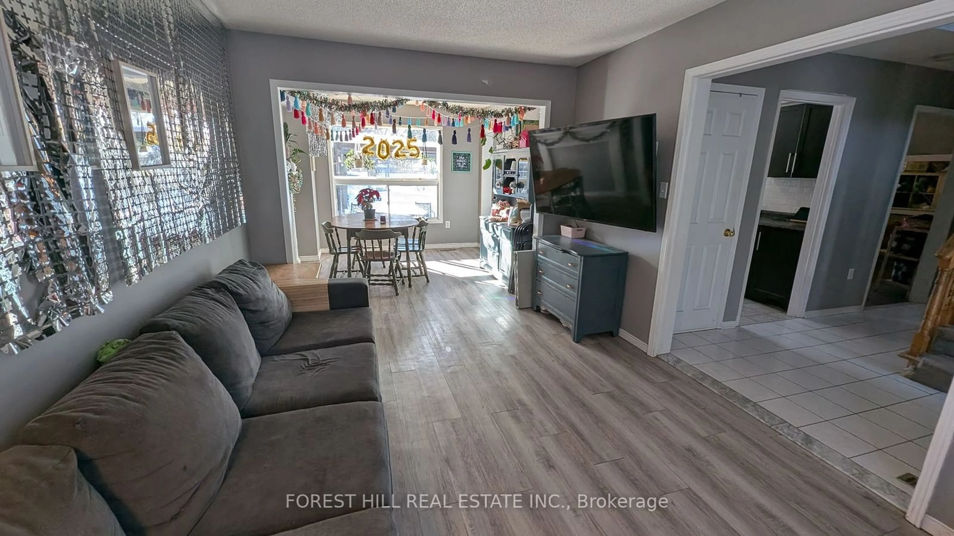 Living room with furniture, unknown for 46 Golden Meadow Rd, Barrie Ontario L4N 7G5