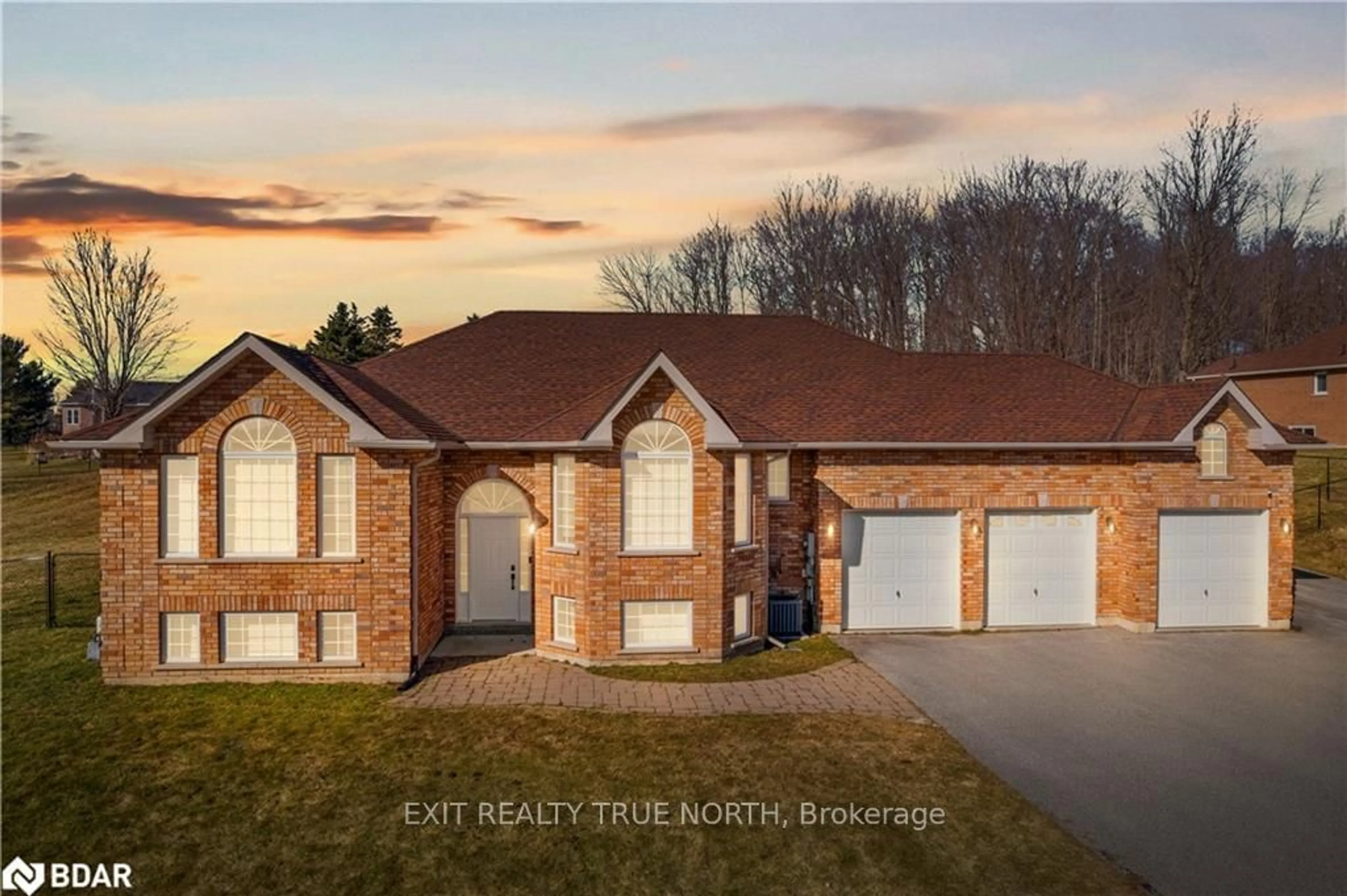 Home with brick exterior material, unknown for 1348 Hawk Ridge Cres, Severn Ontario L3V 0Y6