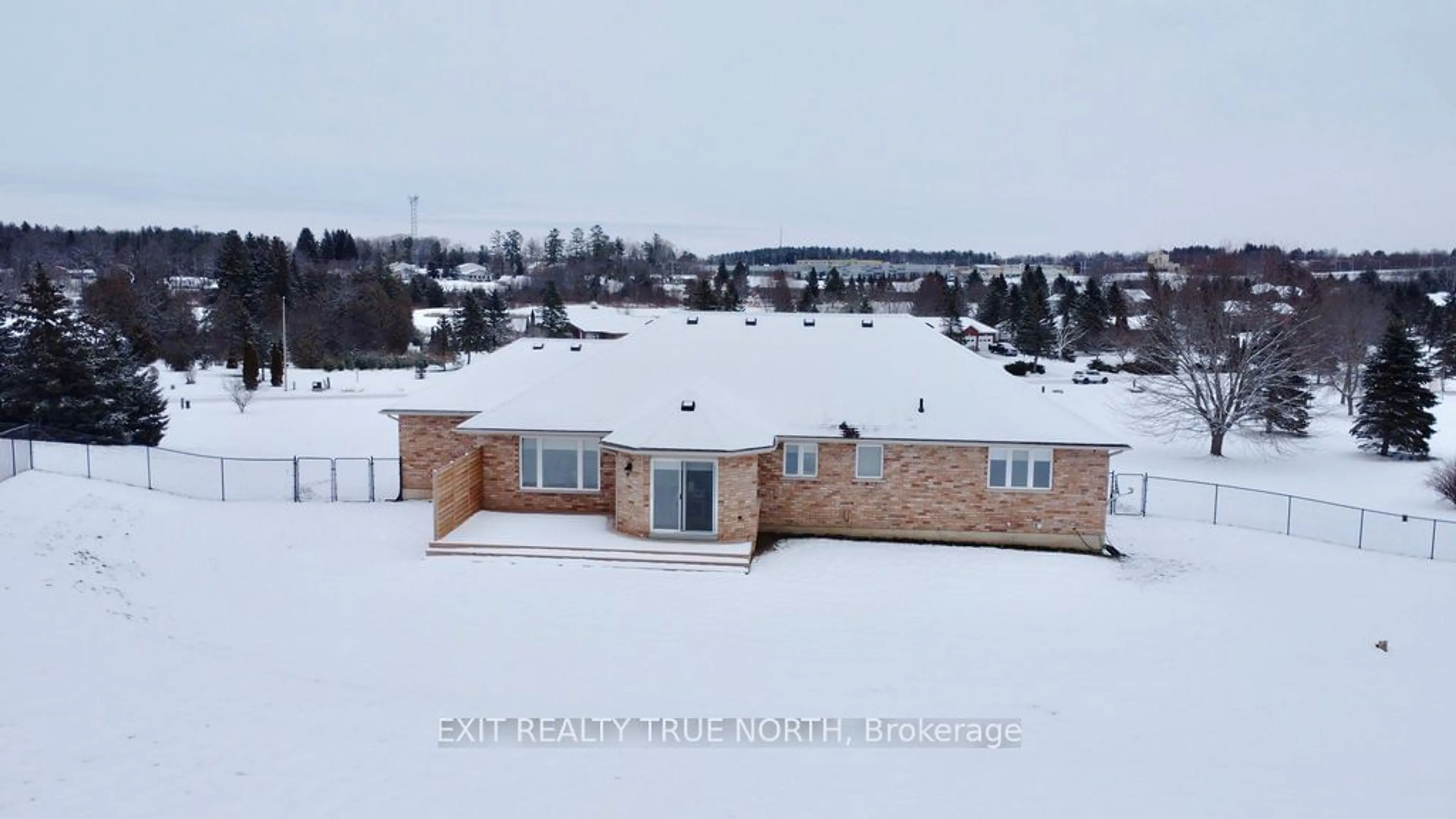 A pic from outside/outdoor area/front of a property/back of a property/a pic from drone, building for 1348 Hawk Ridge Cres, Severn Ontario L3V 0Y6