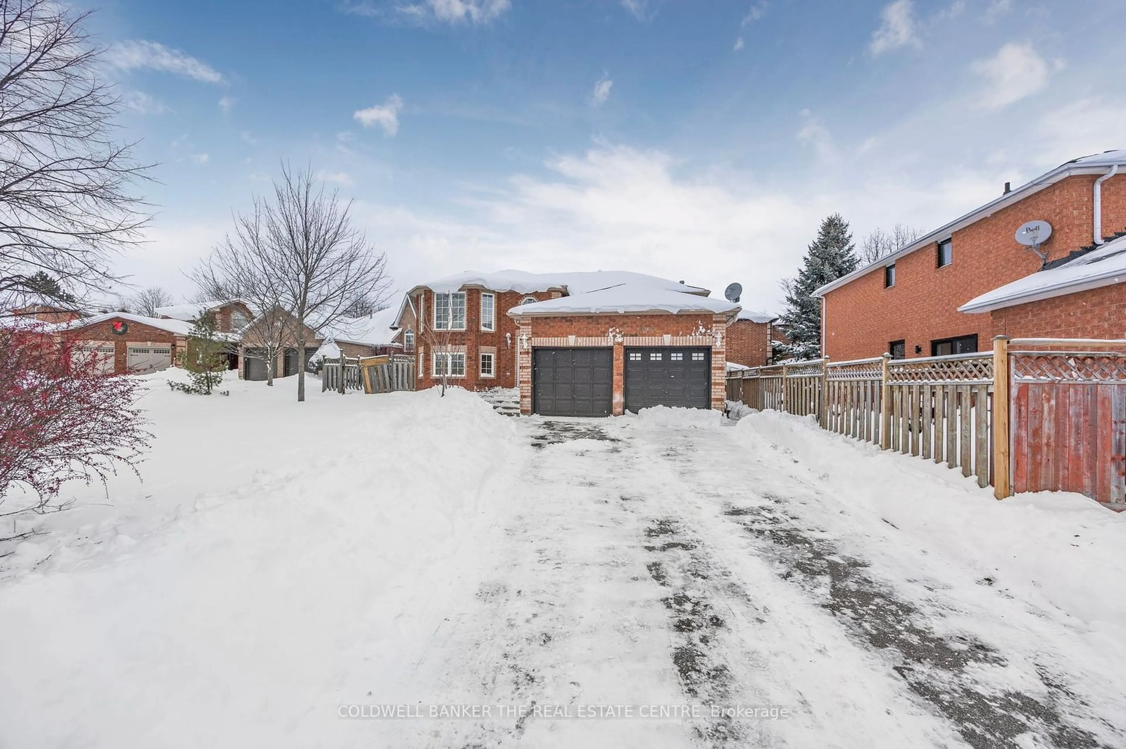 A pic from outside/outdoor area/front of a property/back of a property/a pic from drone, street for 64 Golden Eagle Way, Barrie Ontario L4M 6P8