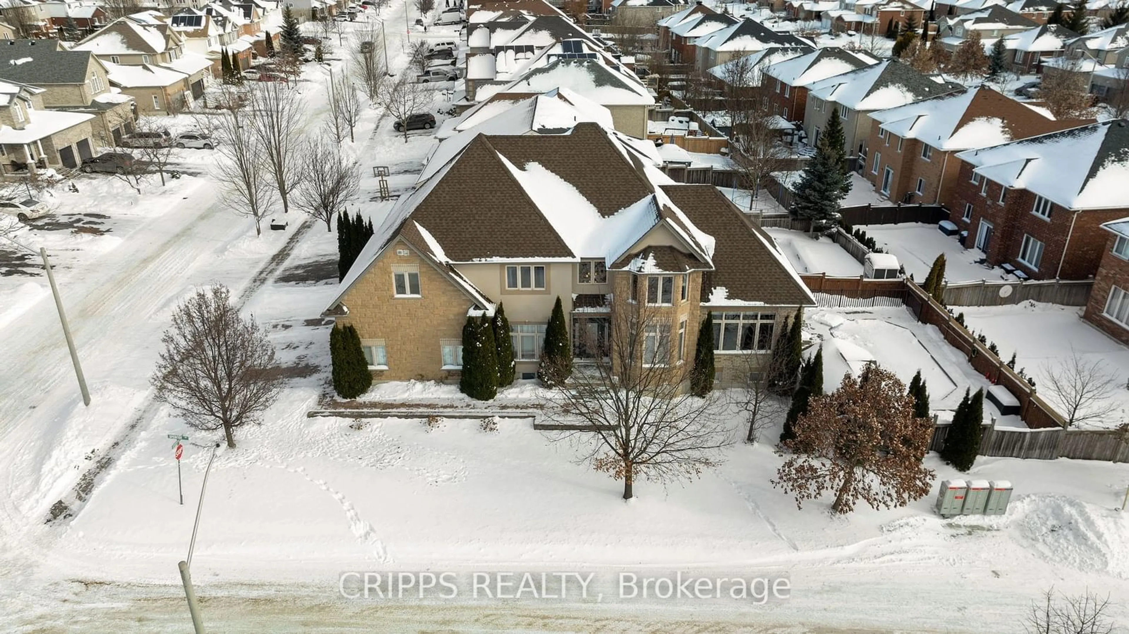 A pic from outside/outdoor area/front of a property/back of a property/a pic from drone, street for 2 Spencer Dr, Barrie Ontario L4N 0Y9