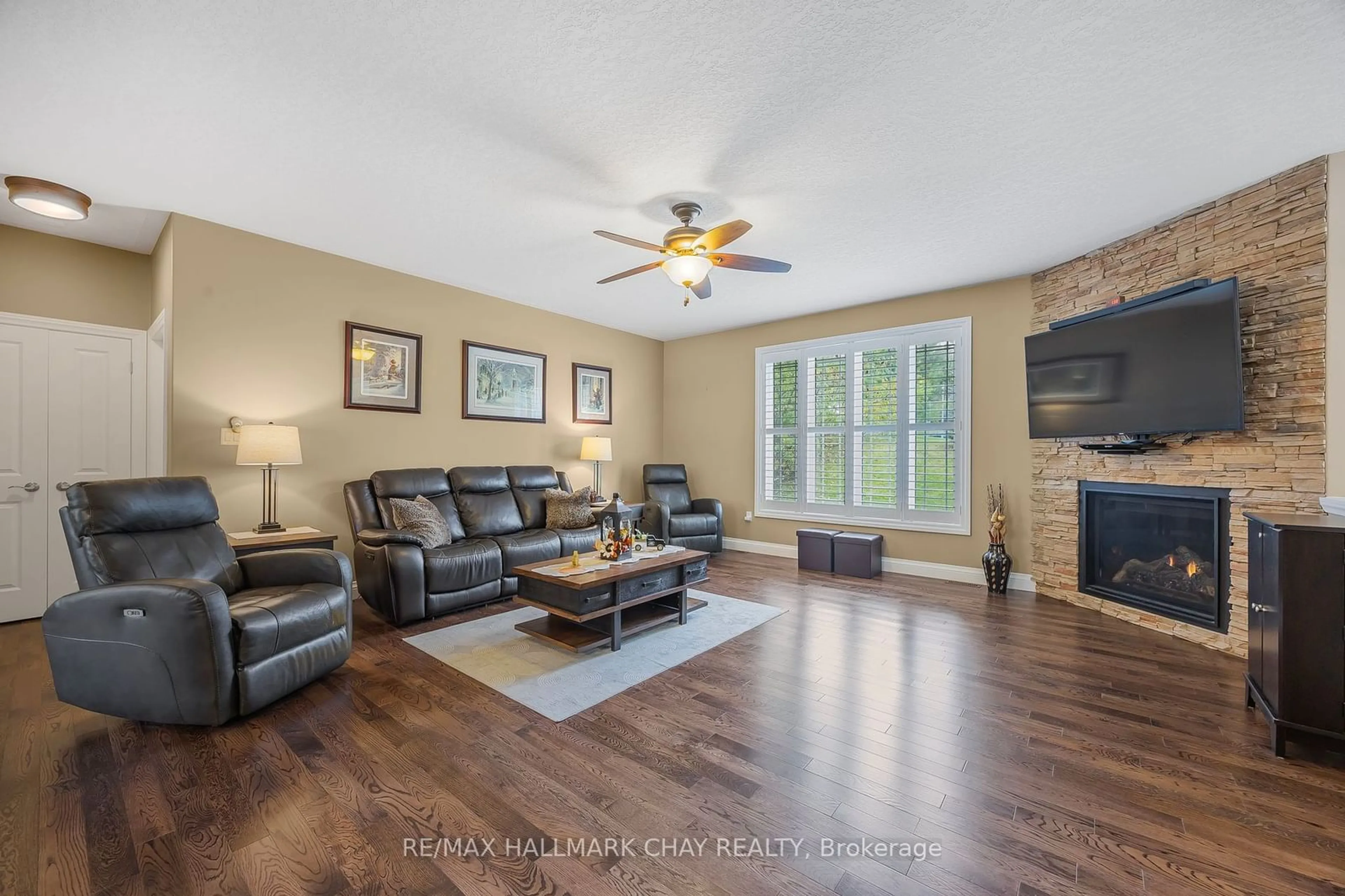 Living room with furniture, unknown for 3375 6 Line, Oro-Medonte Ontario L0K 1E0