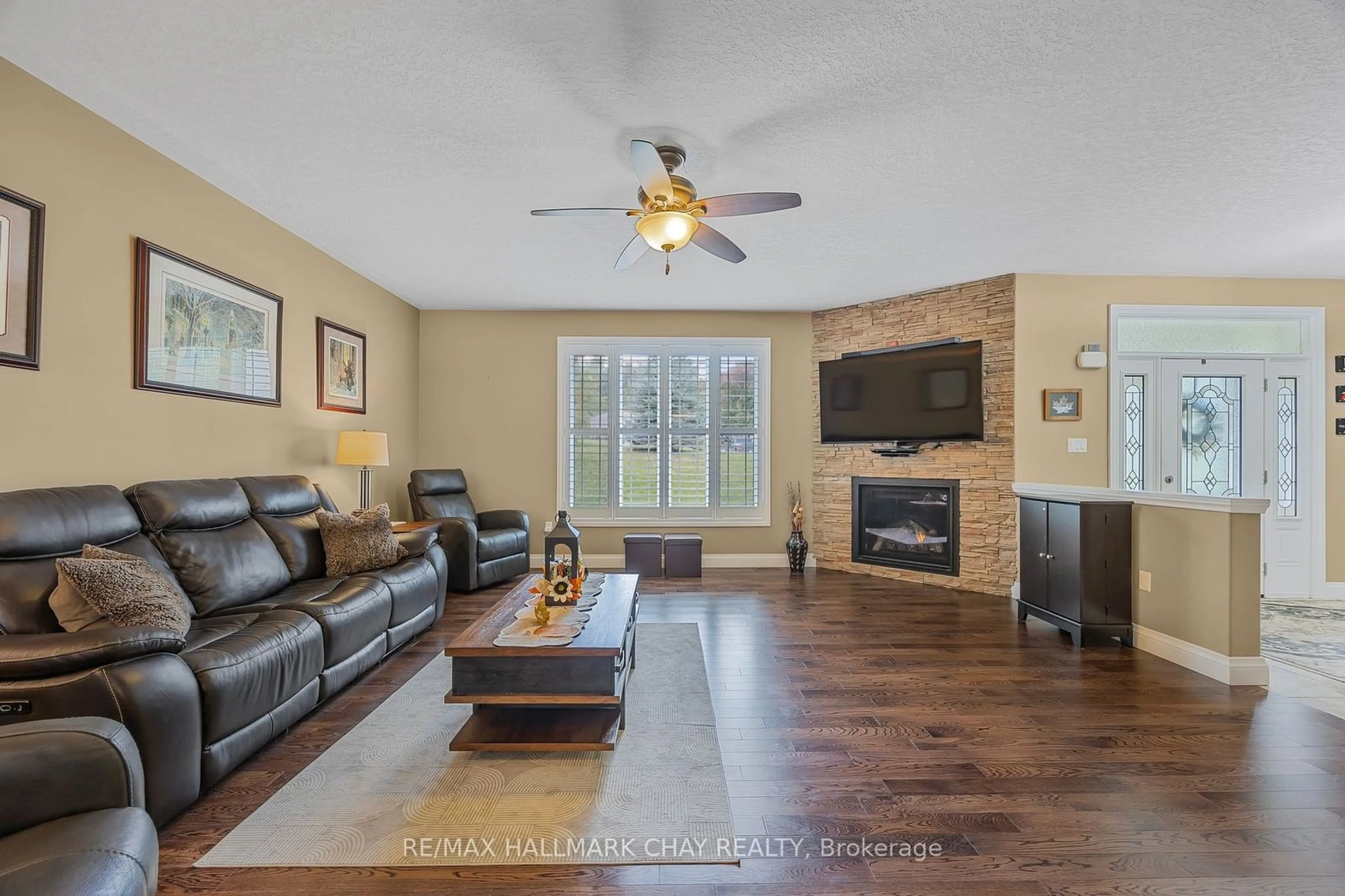 Living room with furniture, unknown for 3375 6 Line, Oro-Medonte Ontario L0K 1E0