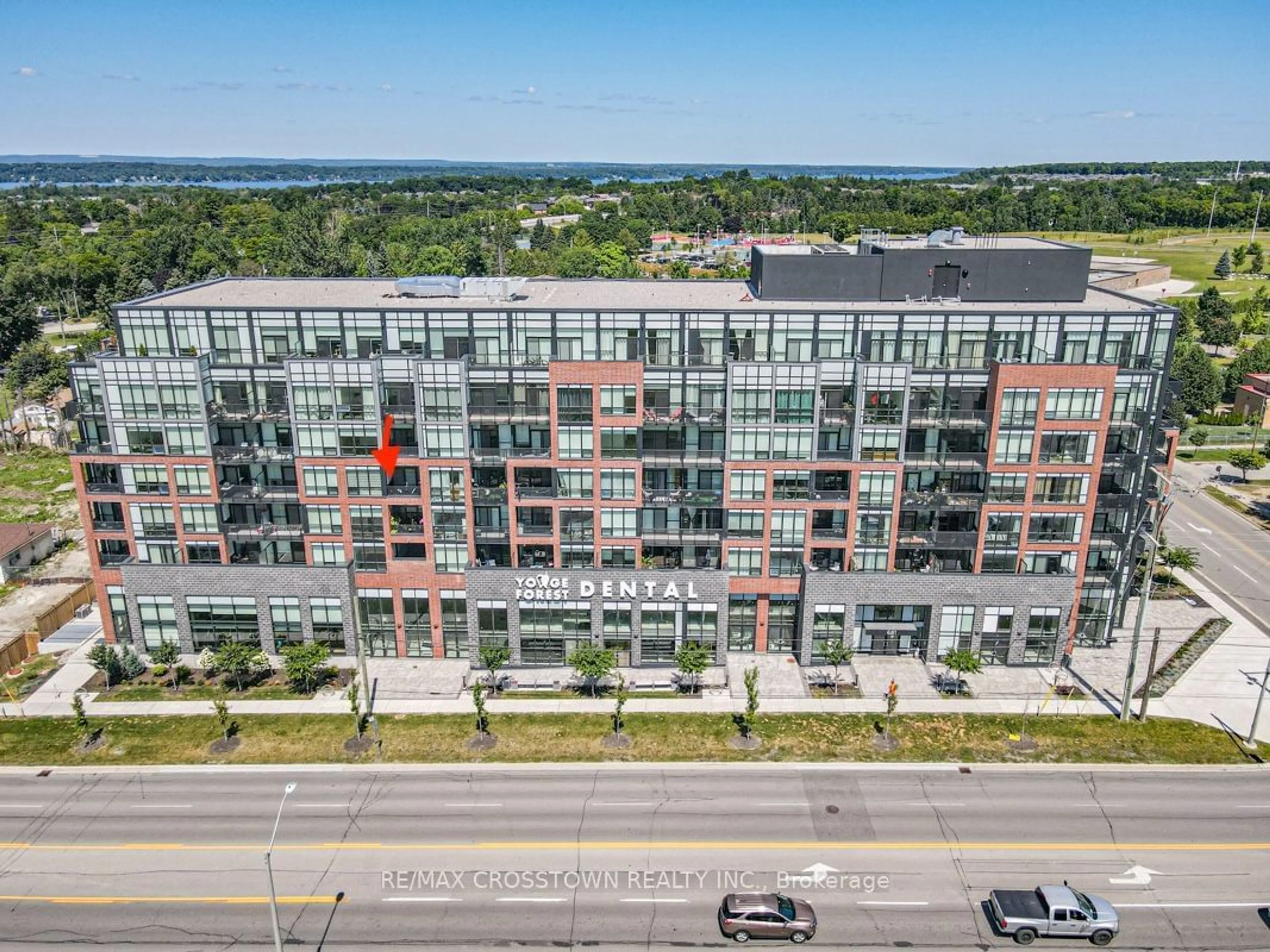 A pic from outside/outdoor area/front of a property/back of a property/a pic from drone, city buildings view from balcony for 681 Yonge St #420, Barrie Ontario L4N 4E8