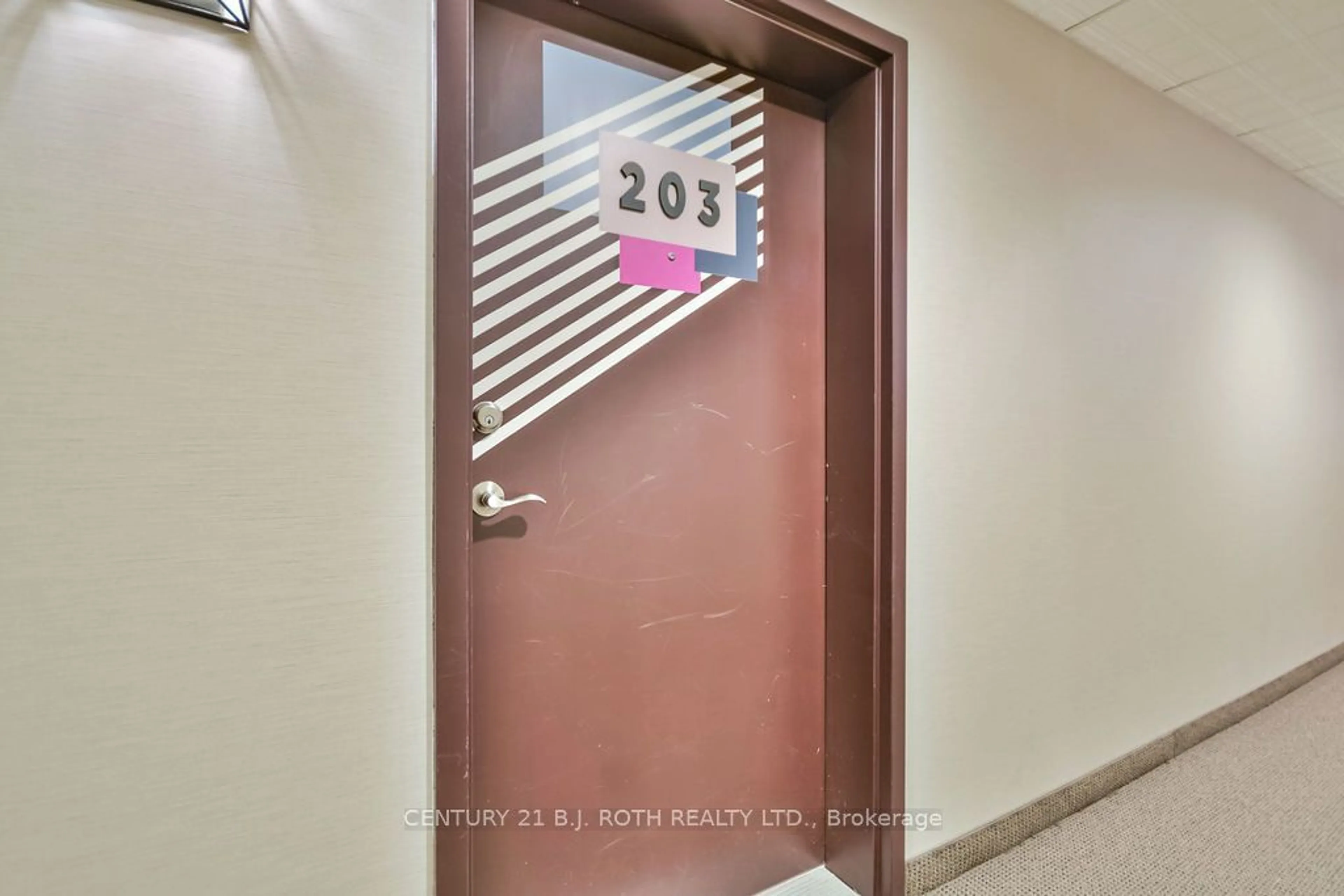 Indoor foyer for 295 CUNDLES Rd #203, Barrie Ontario L4M 0K8