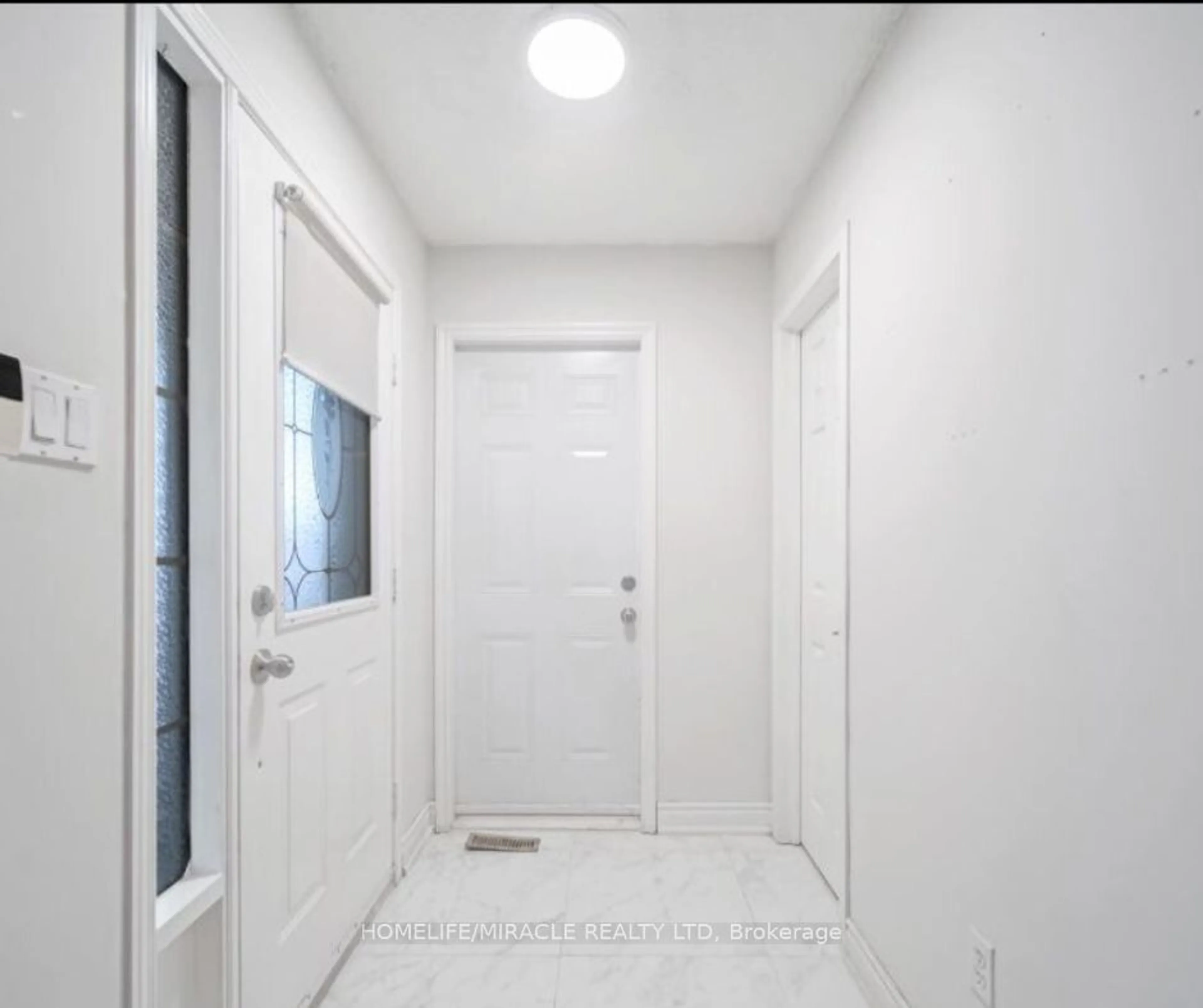 Indoor entryway for 91 Thicketwood Ave, Barrie Ontario L9J 0W8