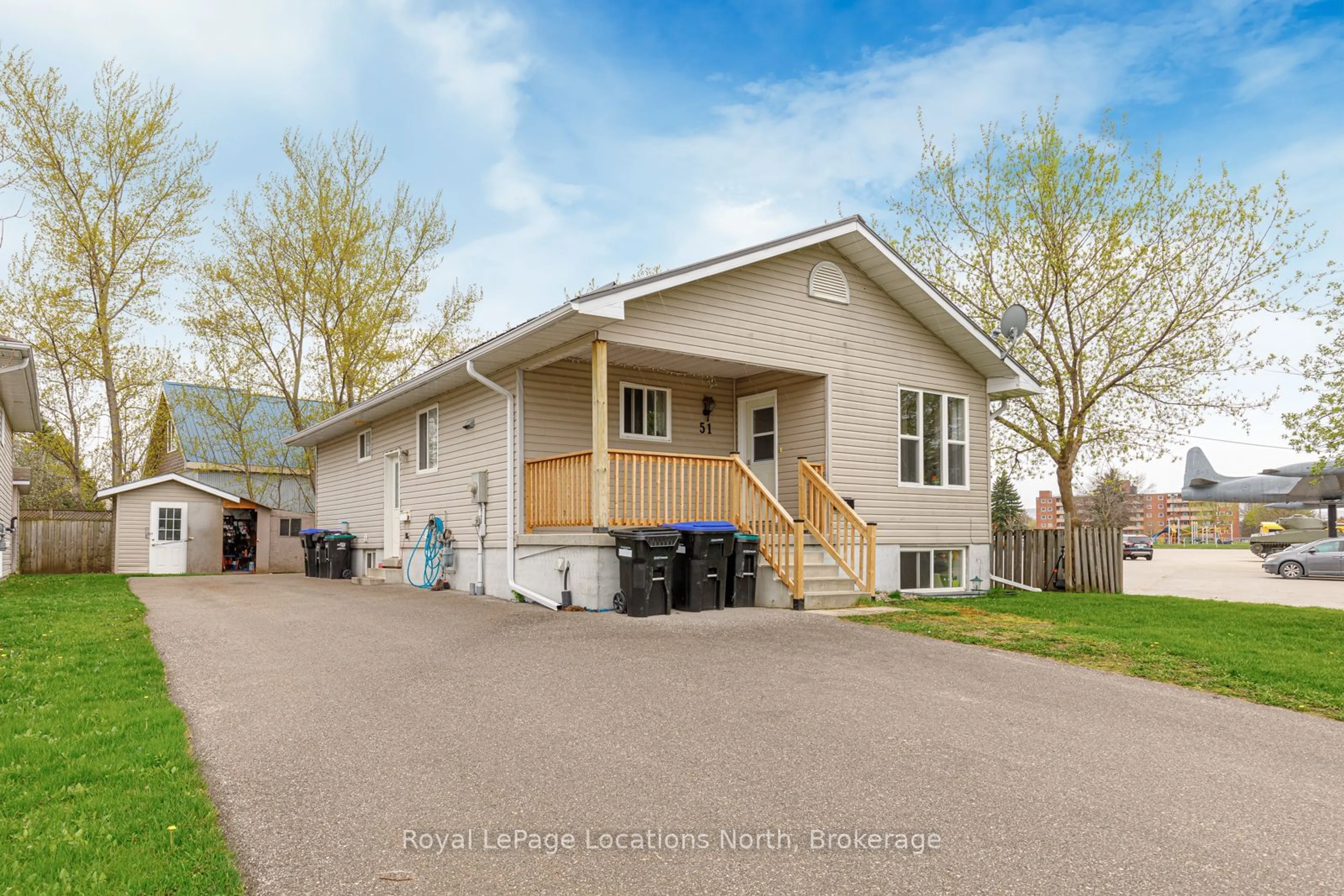 Home with vinyl exterior material, street for 51 RAGLAN St, Collingwood Ontario L9Y 4Y6