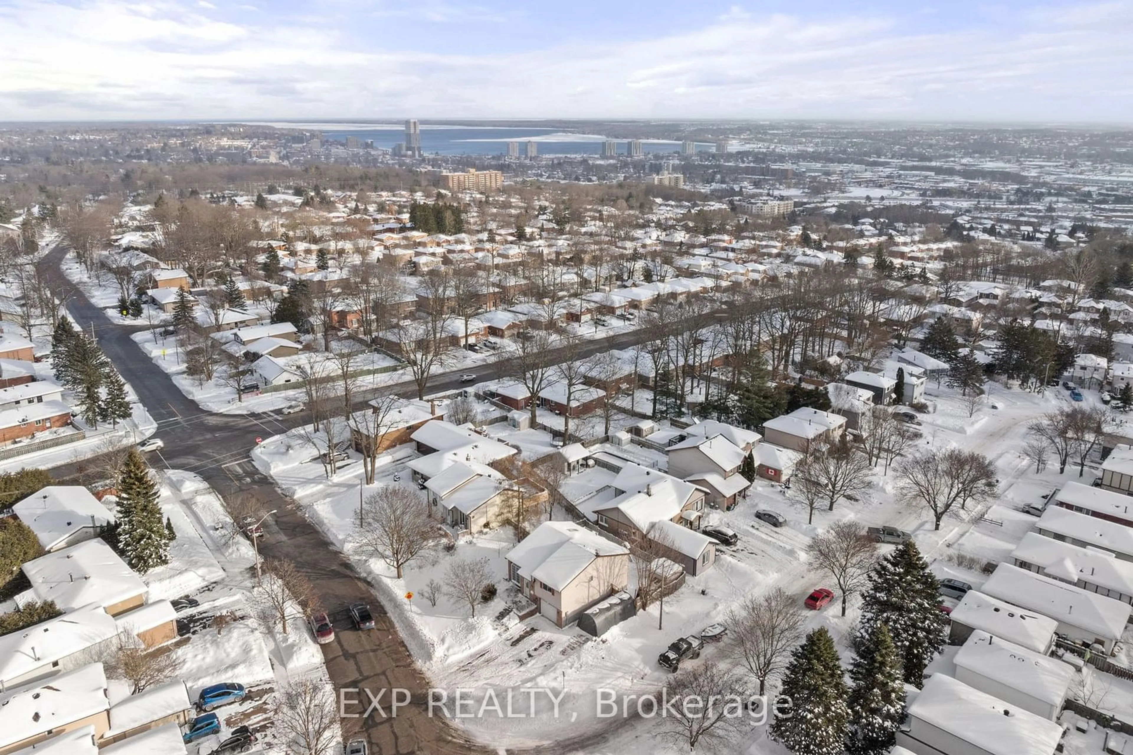 A pic from outside/outdoor area/front of a property/back of a property/a pic from drone, street for 191 Letitia St, Barrie Ontario L4N 1P4