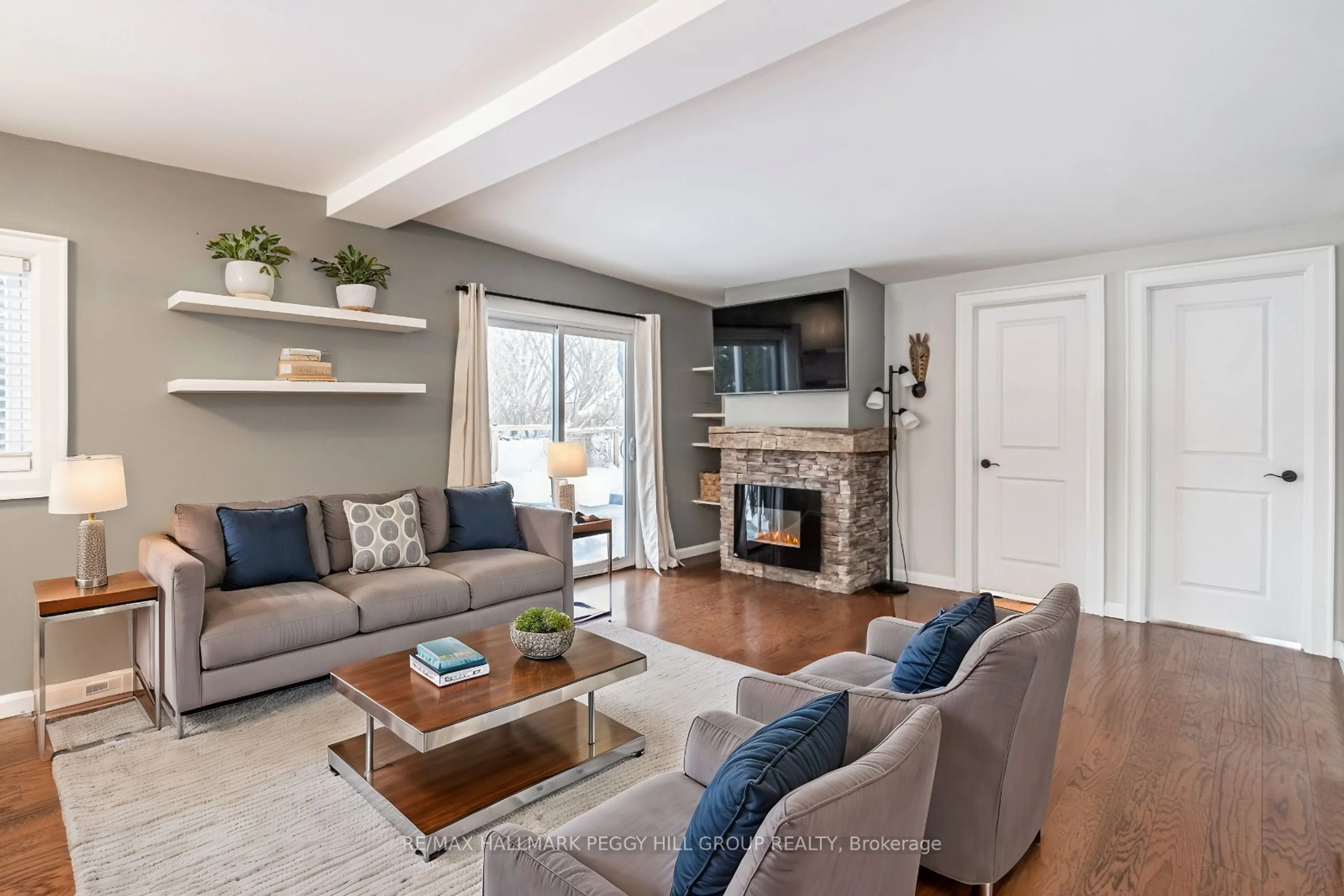 Living room with furniture, wood/laminate floor for 12 Balsam St, Tay Ontario L0K 2C0