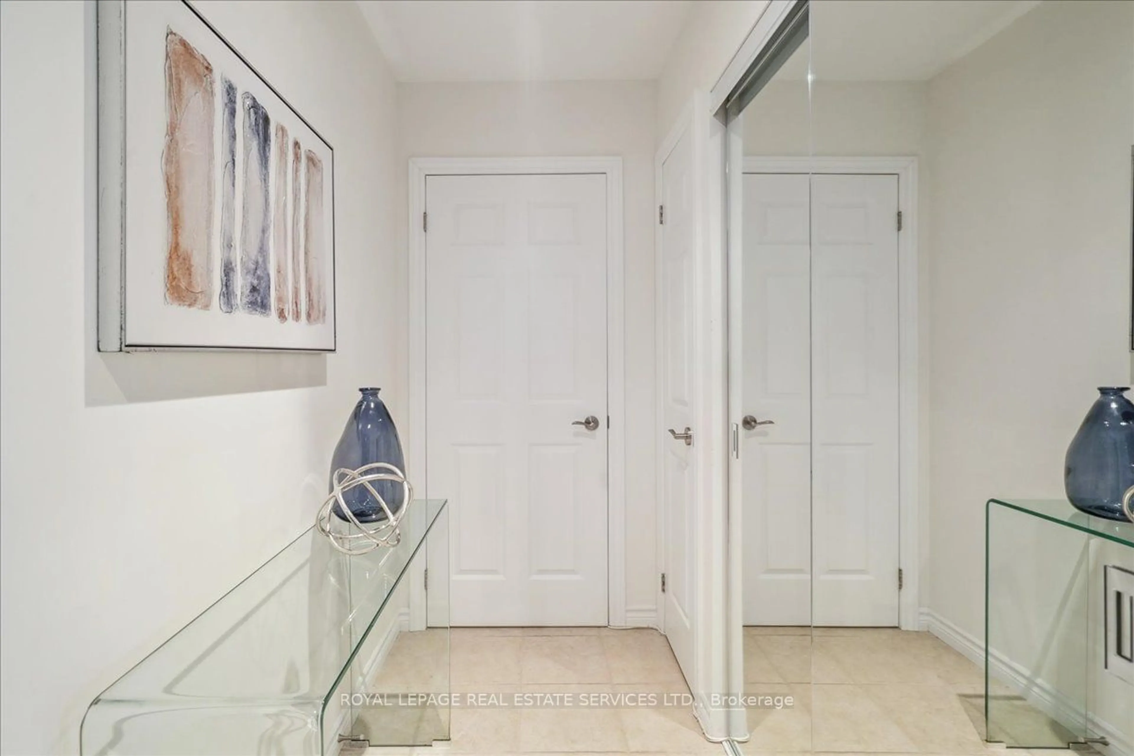 Indoor entryway for 37 ELLEN St #605, Barrie Ontario L4N 6G2