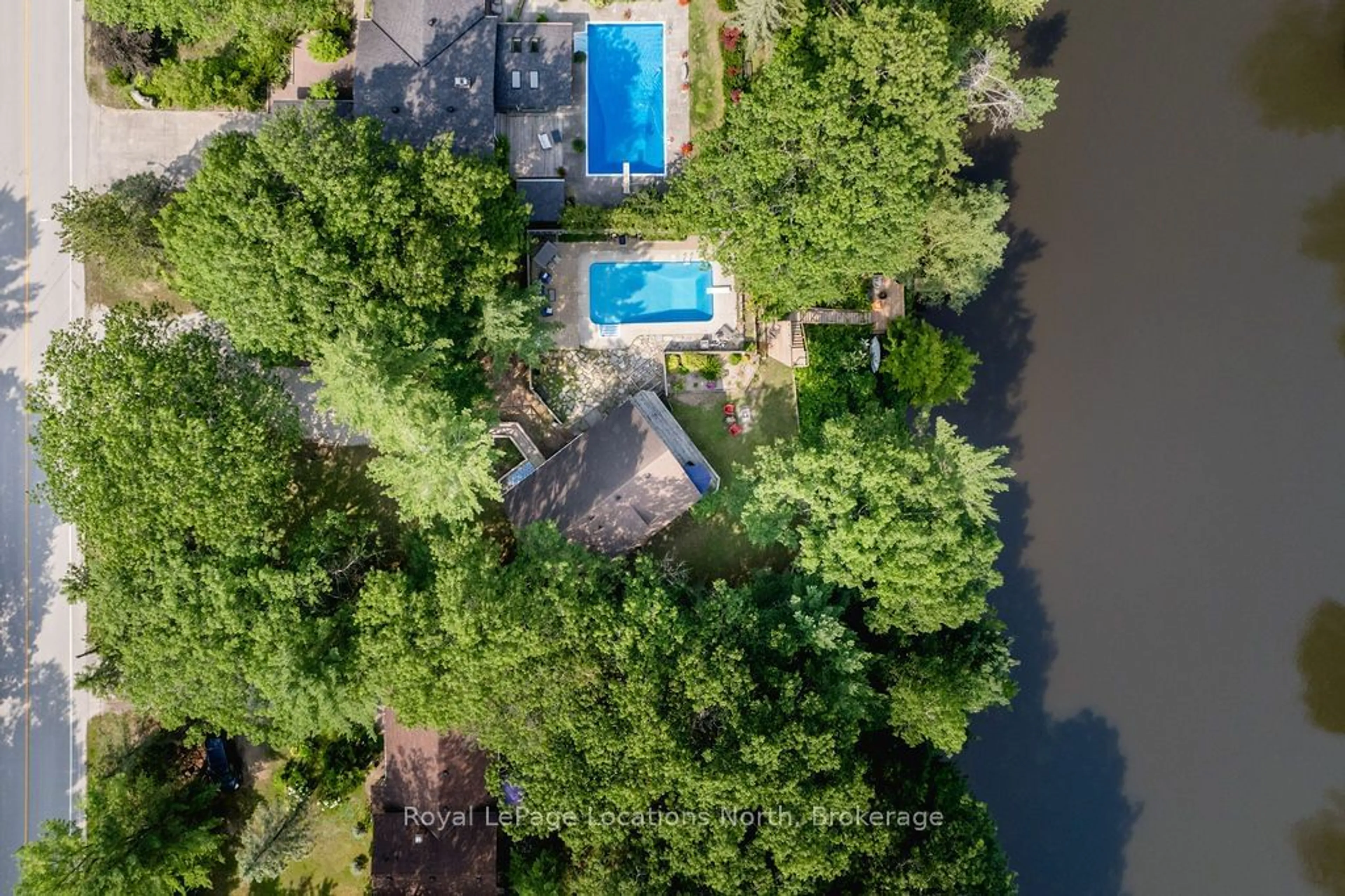 A pic from outside/outdoor area/front of a property/back of a property/a pic from drone, water/lake/river/ocean view for 157 WOODLAND Dr, Wasaga Beach Ontario L9Z 2V4