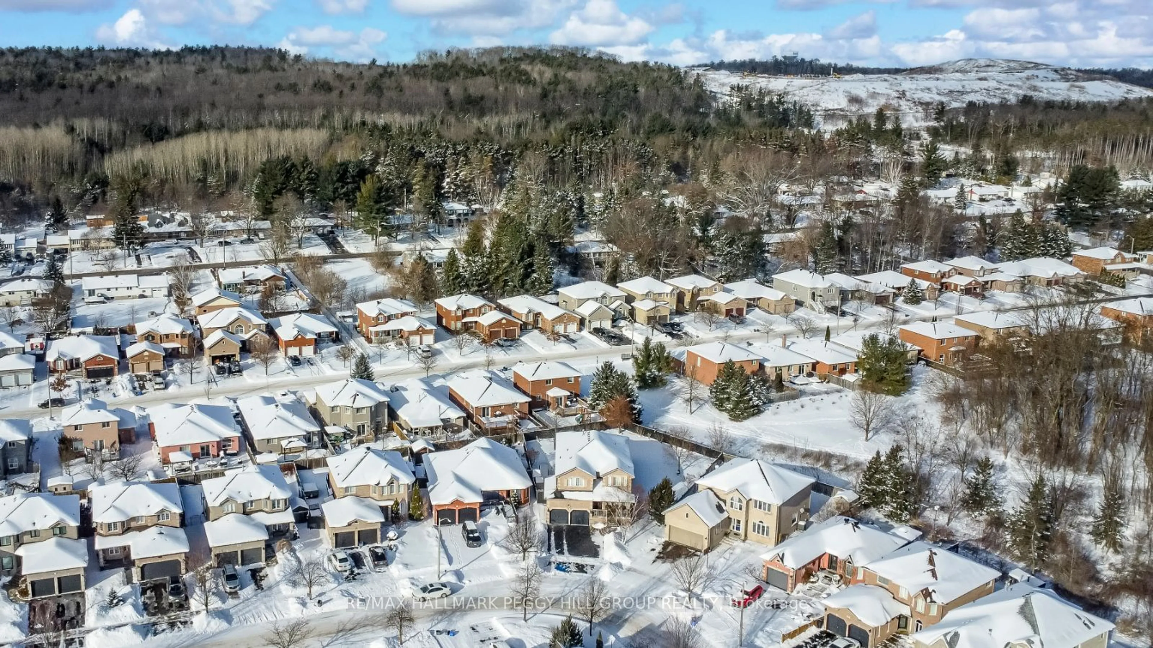 A pic from outside/outdoor area/front of a property/back of a property/a pic from drone, street for 89 Knupp Rd, Barrie Ontario L4N 0R7