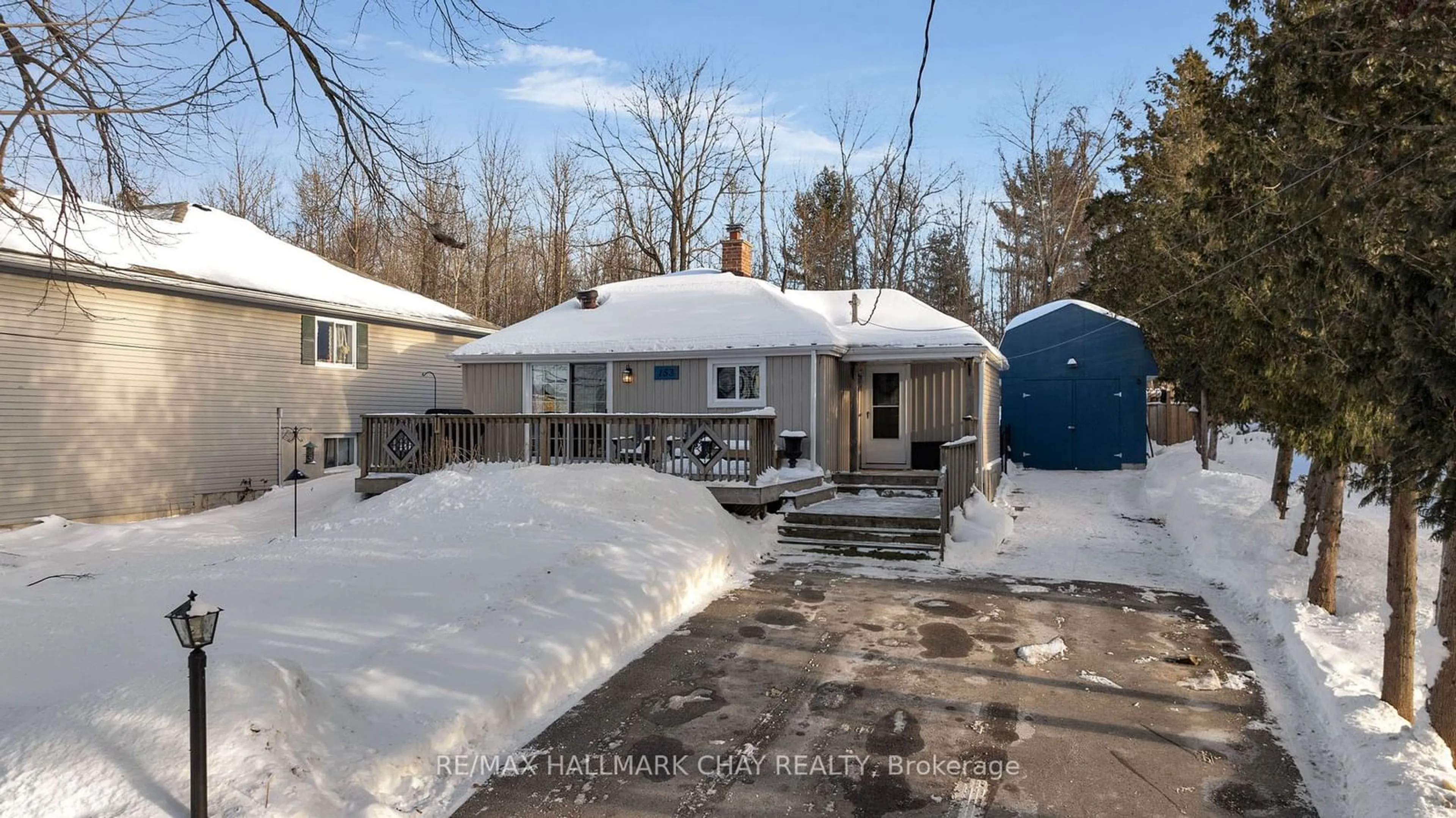 A pic from outside/outdoor area/front of a property/back of a property/a pic from drone, street for 153 Hoyt Ave, Tay Ontario L0K 2H0