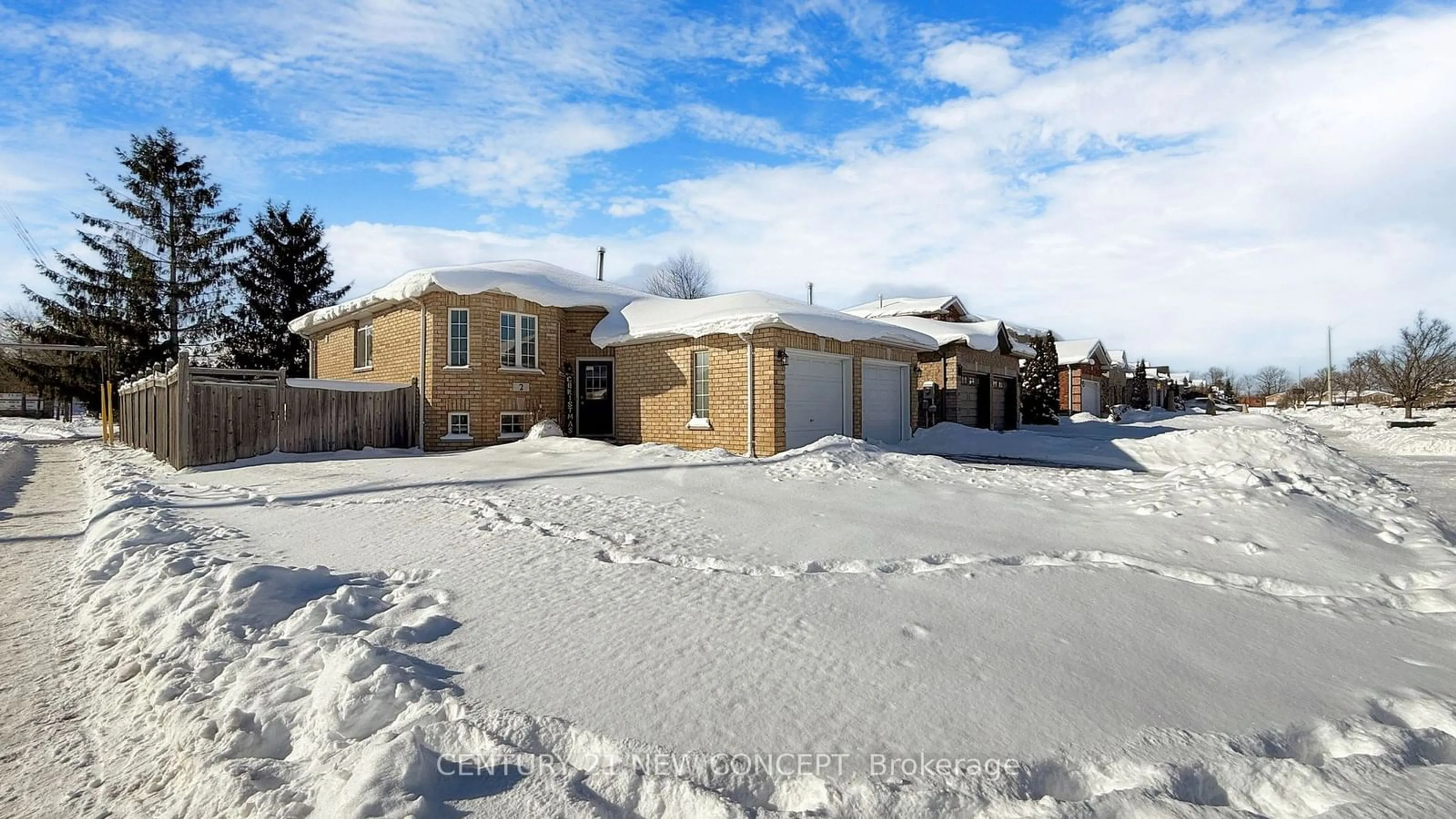 A pic from outside/outdoor area/front of a property/back of a property/a pic from drone, street for 2 Michael Cres, Barrie Ontario L4M 6Y9