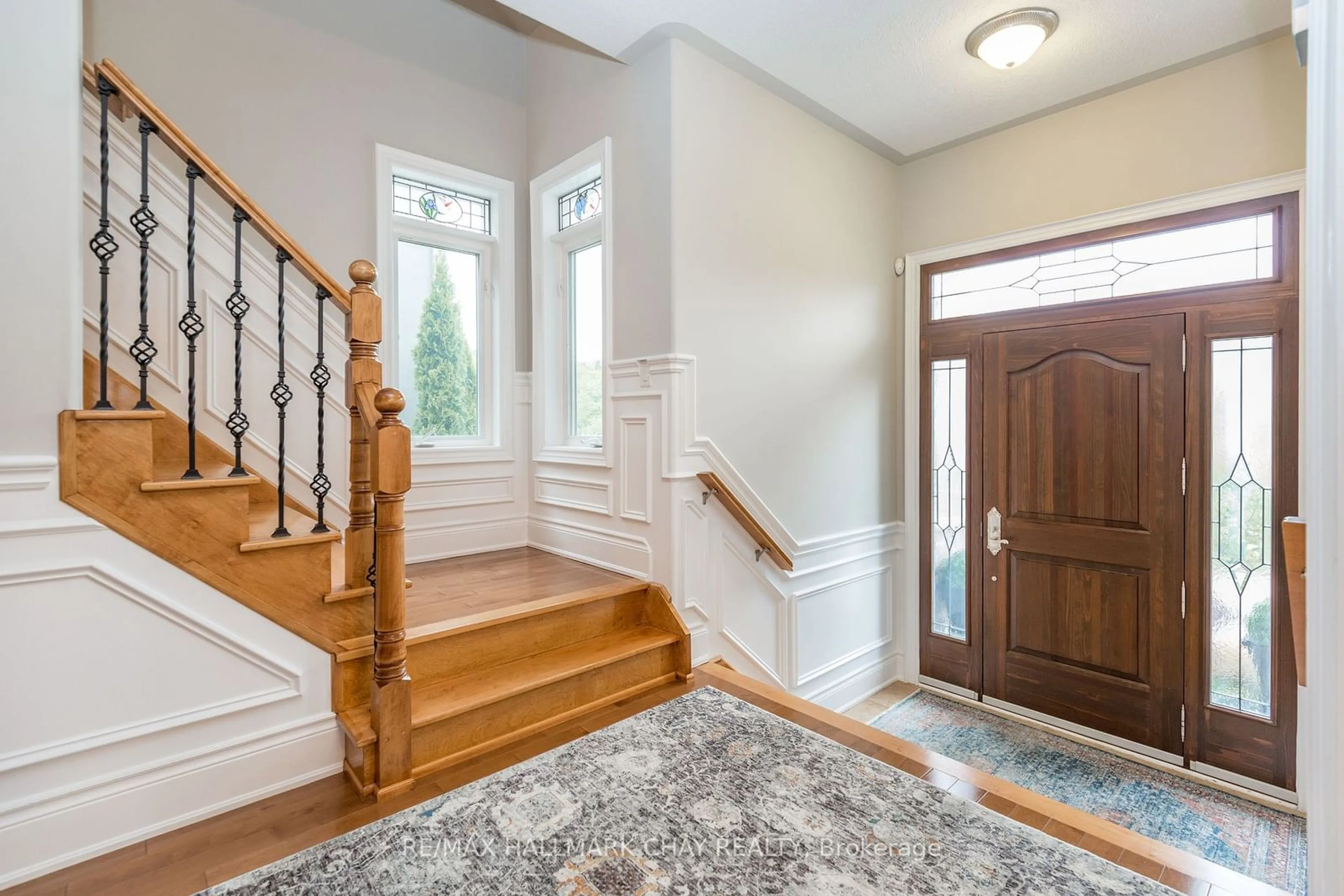 Indoor entryway for 6 Orsi Crt, Barrie Ontario L4N 0C7