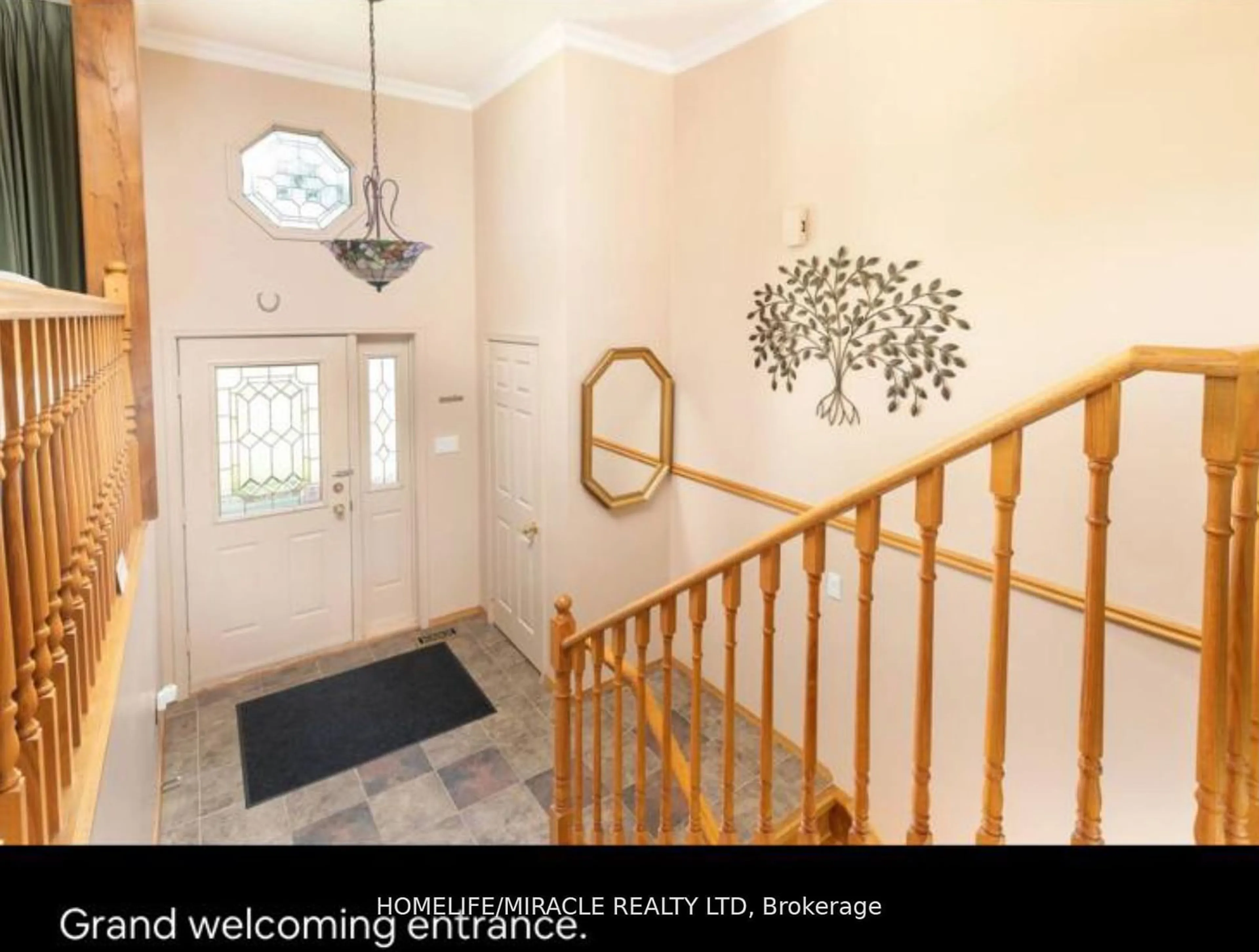 Indoor entryway for 51 Beck Blvd, Penetanguishene Ontario L9M 1E2