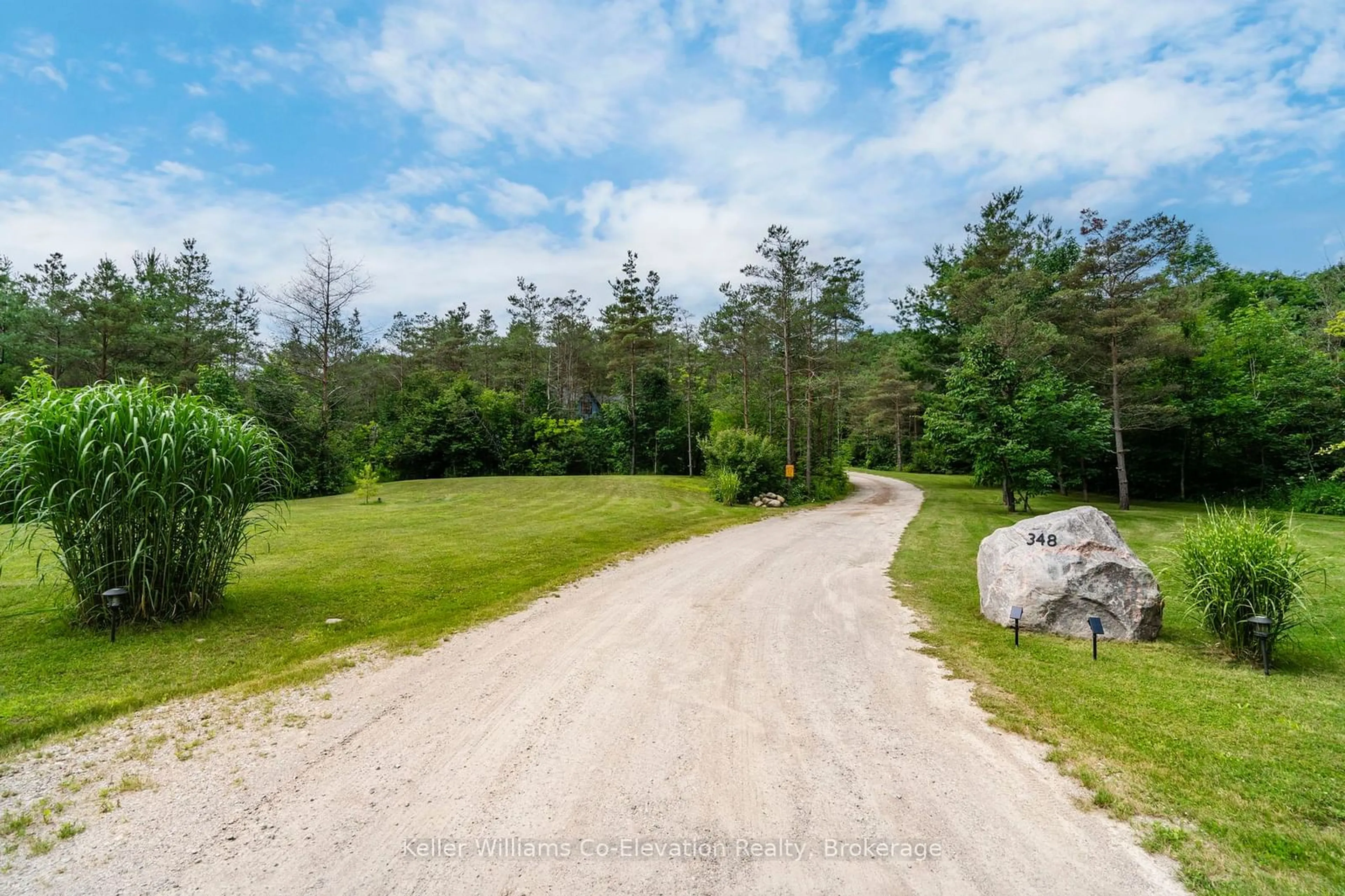 A pic from outside/outdoor area/front of a property/back of a property/a pic from drone, forest/trees view for 348 Fuller Ave, Midland Ontario L4R 5G1