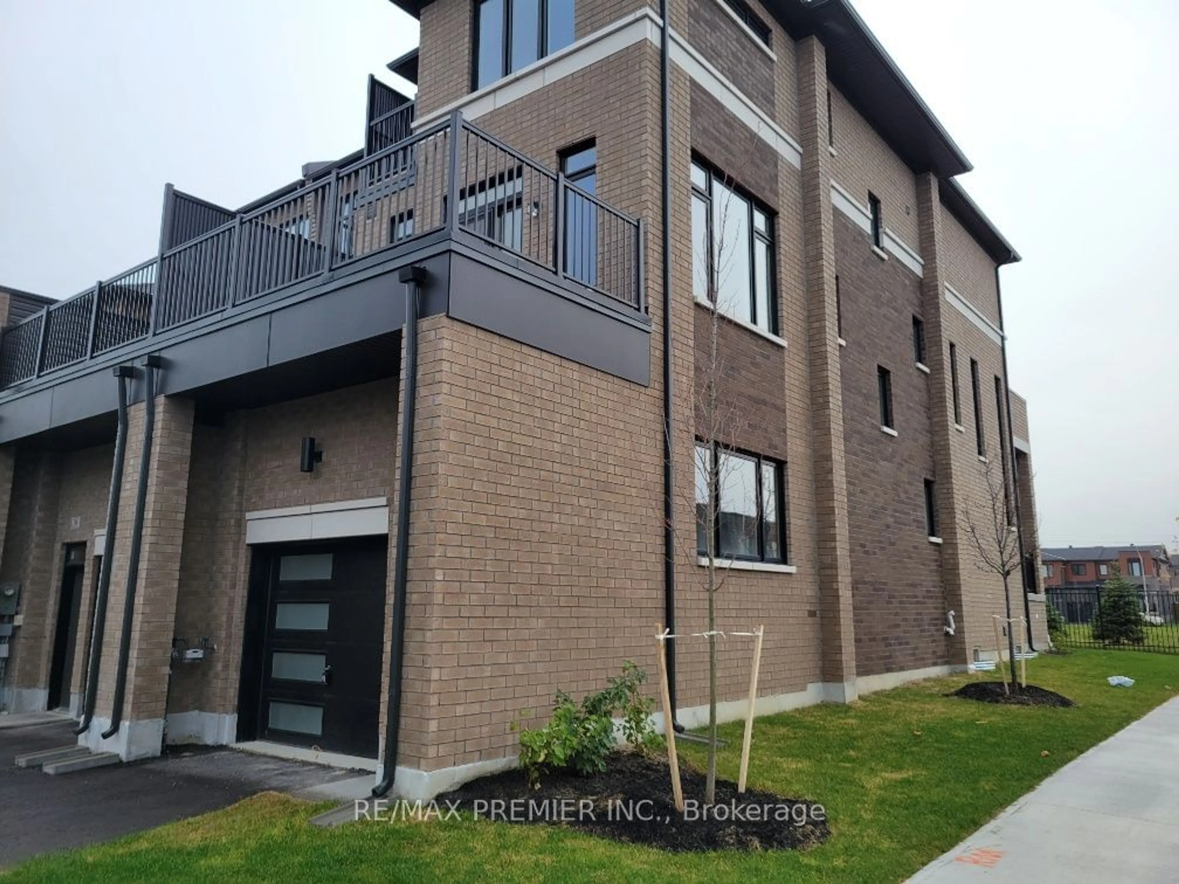 Home with brick exterior material, building for 42 Cherry Hill Lane, Barrie Ontario L4N 6K7