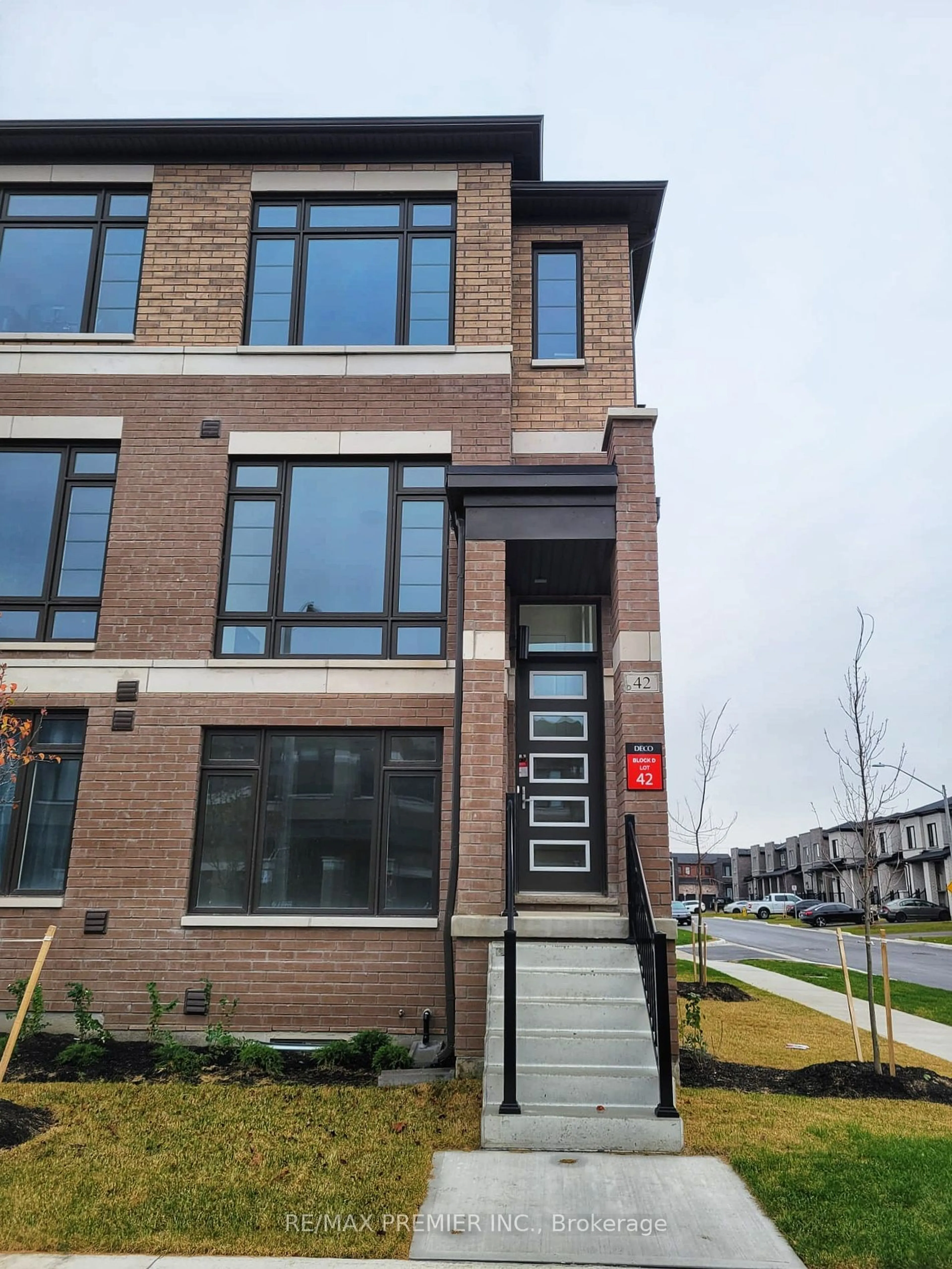 Home with brick exterior material, street for 42 Cherry Hill Lane, Barrie Ontario L4N 6K7