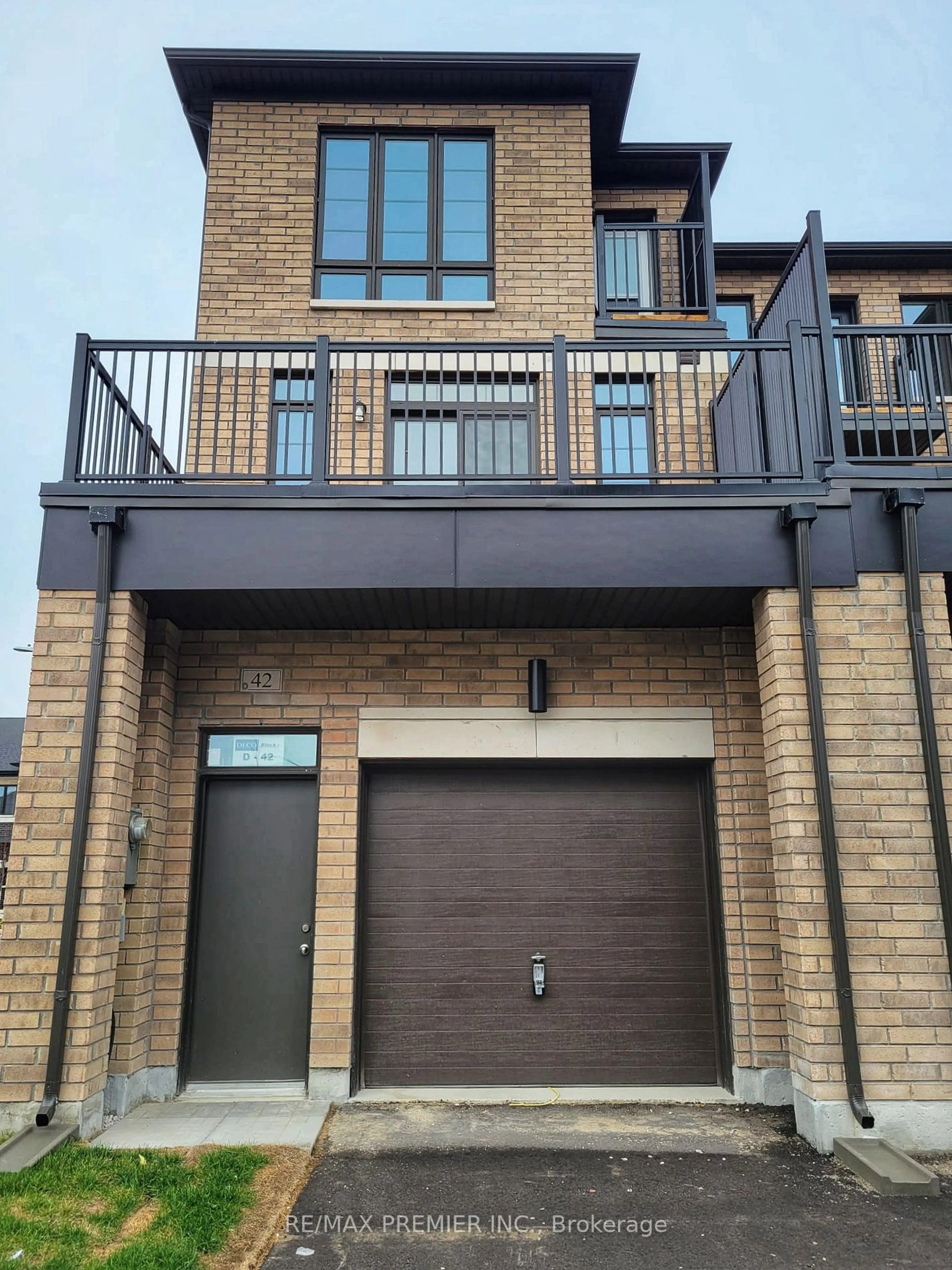 Home with brick exterior material, street for 42 Cherry Hill Lane, Barrie Ontario L4N 6K7